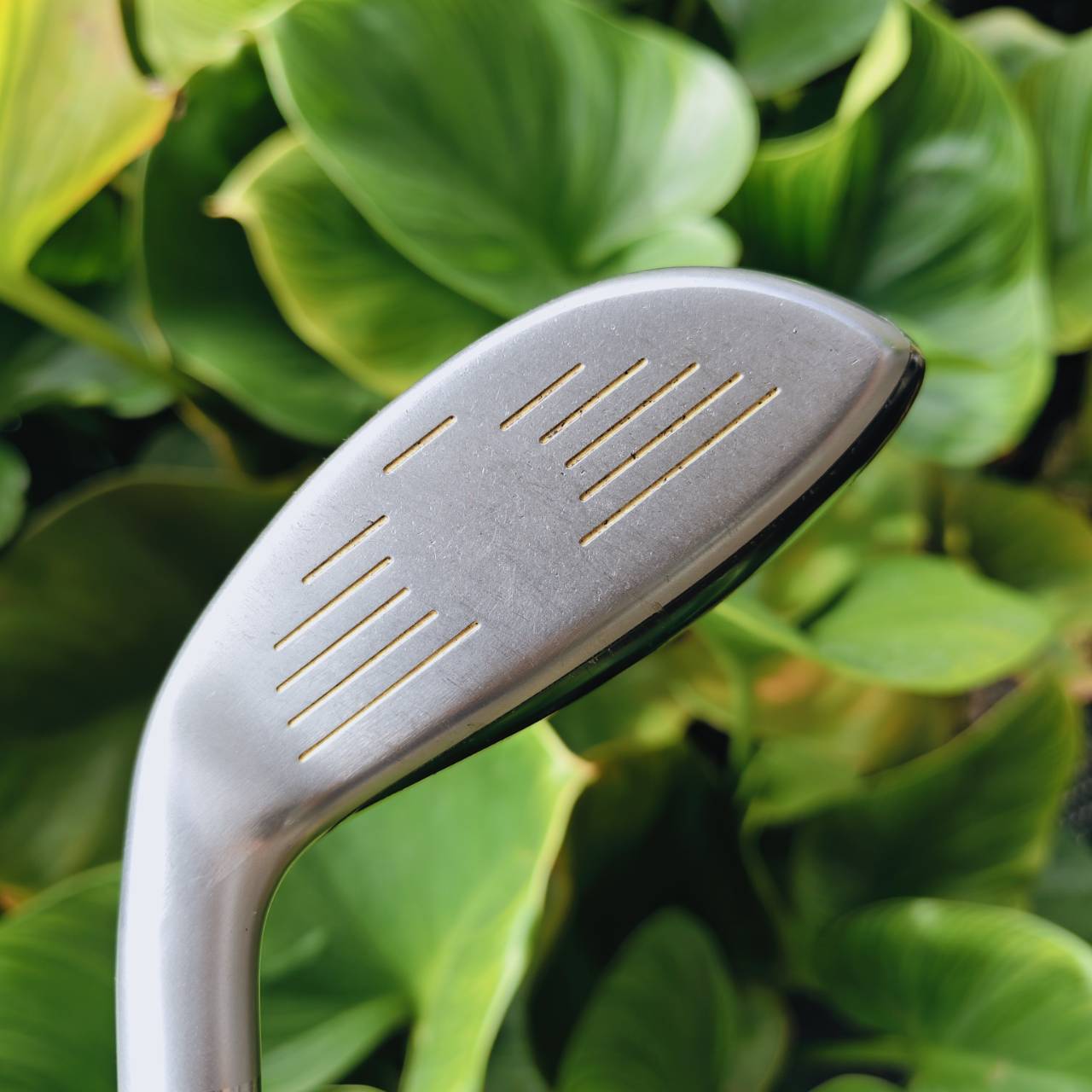 U4 SWORD SNIPER GOLD มี หมุดน้ำหนัก 2 จุด ช่วยบาลานซ์จุดศูนย์ถ่วง เพิ่มความมั่นคงและความแม่นยำ