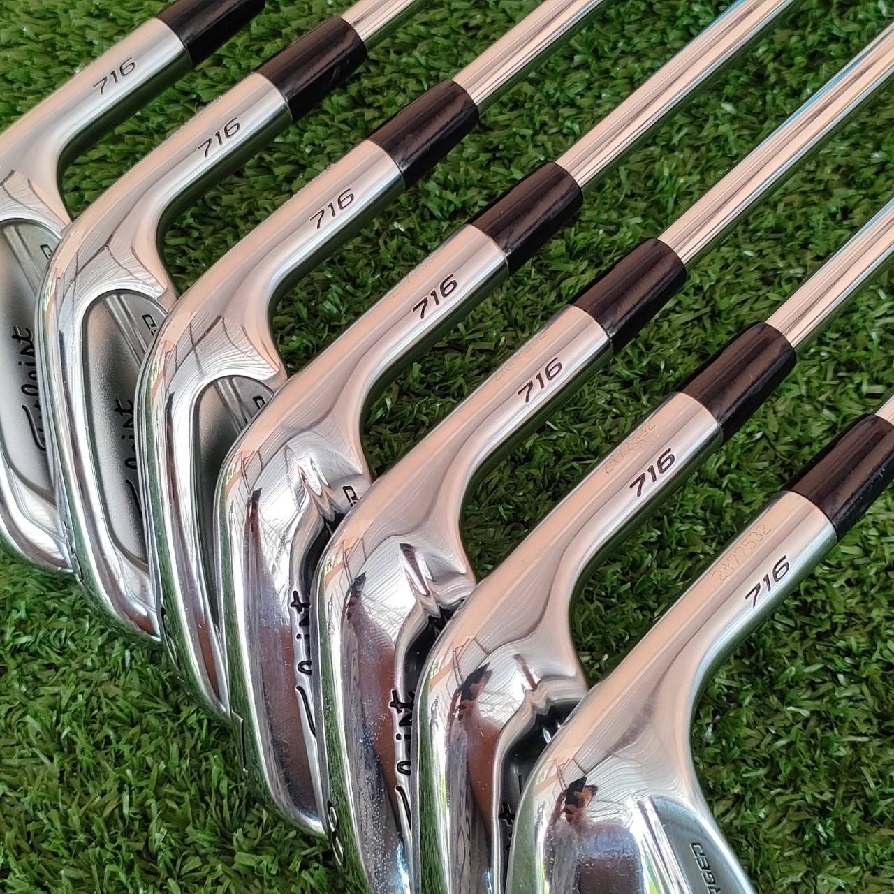 ชุดเหล็ก TITLELIST 716 CB และ MB FORGED มีเหล็ก 4-9 เเละ PW ก้าน KBS TOUR FLEX S สุดยอดแห่งความมันส์ของชุดเหล็ก เหล็กยาวเป็น CB ตีง่ายและมีถ่วงทังสเตน เหล็กสั้น MB หนักแน่น สปินจัดๆ ก้านเจ็งทั้งชุด สภาพสวยมาก