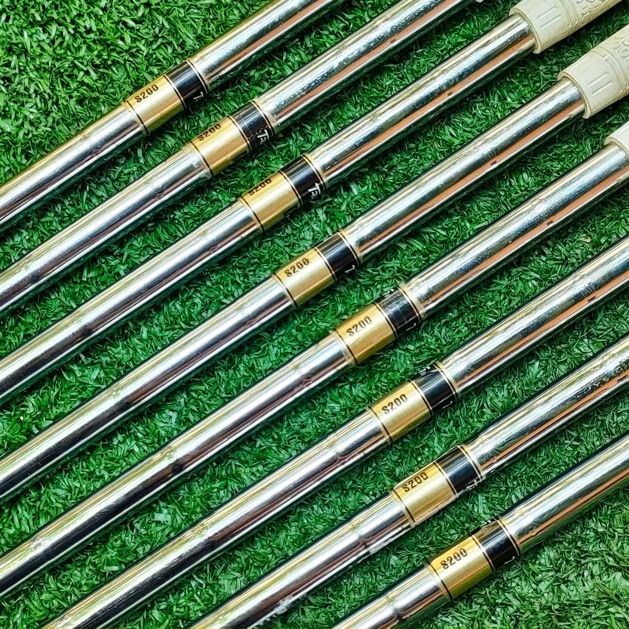 **ไม้กอล์ฟมือซ้าย** ชุดเหล็ก TITLEIST 690 MB มีเหล็ก 3-9 เเละ PW ก้าน DYNAMIC GOLD S200 เหล็ก FORGED ระดับพรีเมี่ยม ไม้กอล์ฟพรีเมี่ยมมือสอง ของแท้ By NakaraLuxurious