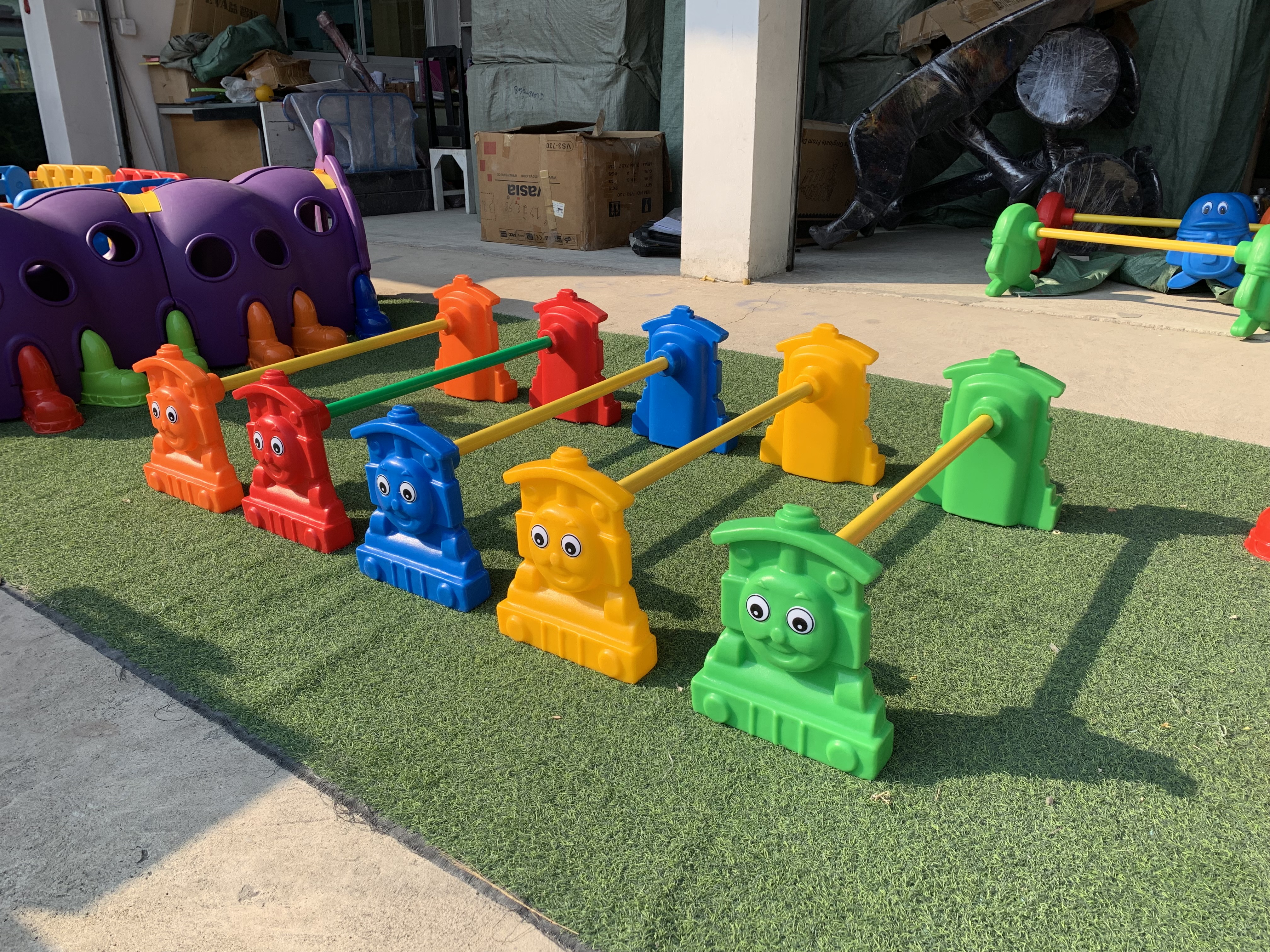 รั้วข้ามหน้ารถไฟ , ของเล่นเด็ก, ของเล่นเสริมพัฒนาการ