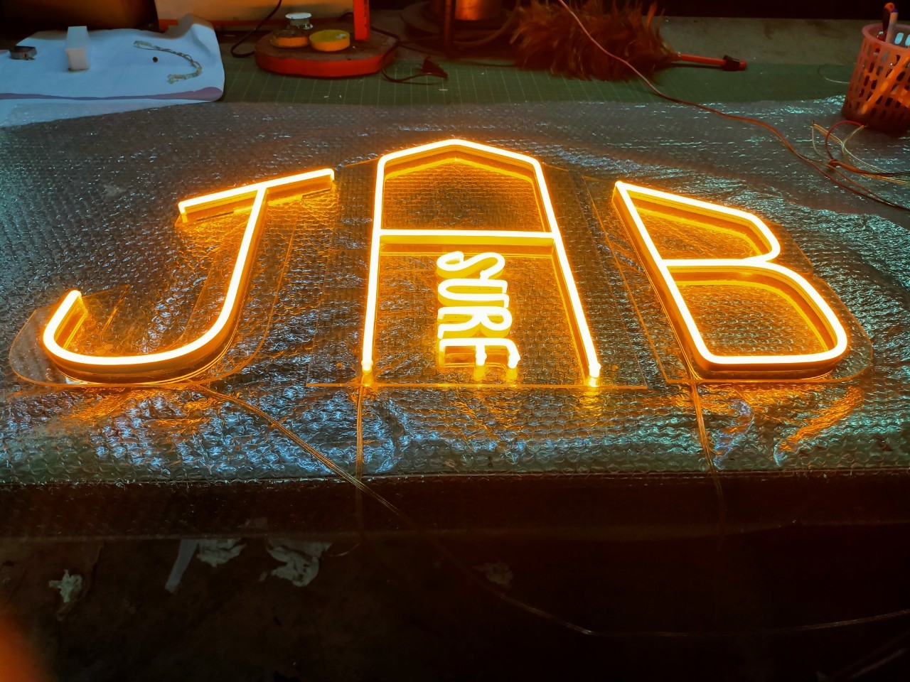 ไฟนีออน เฟค