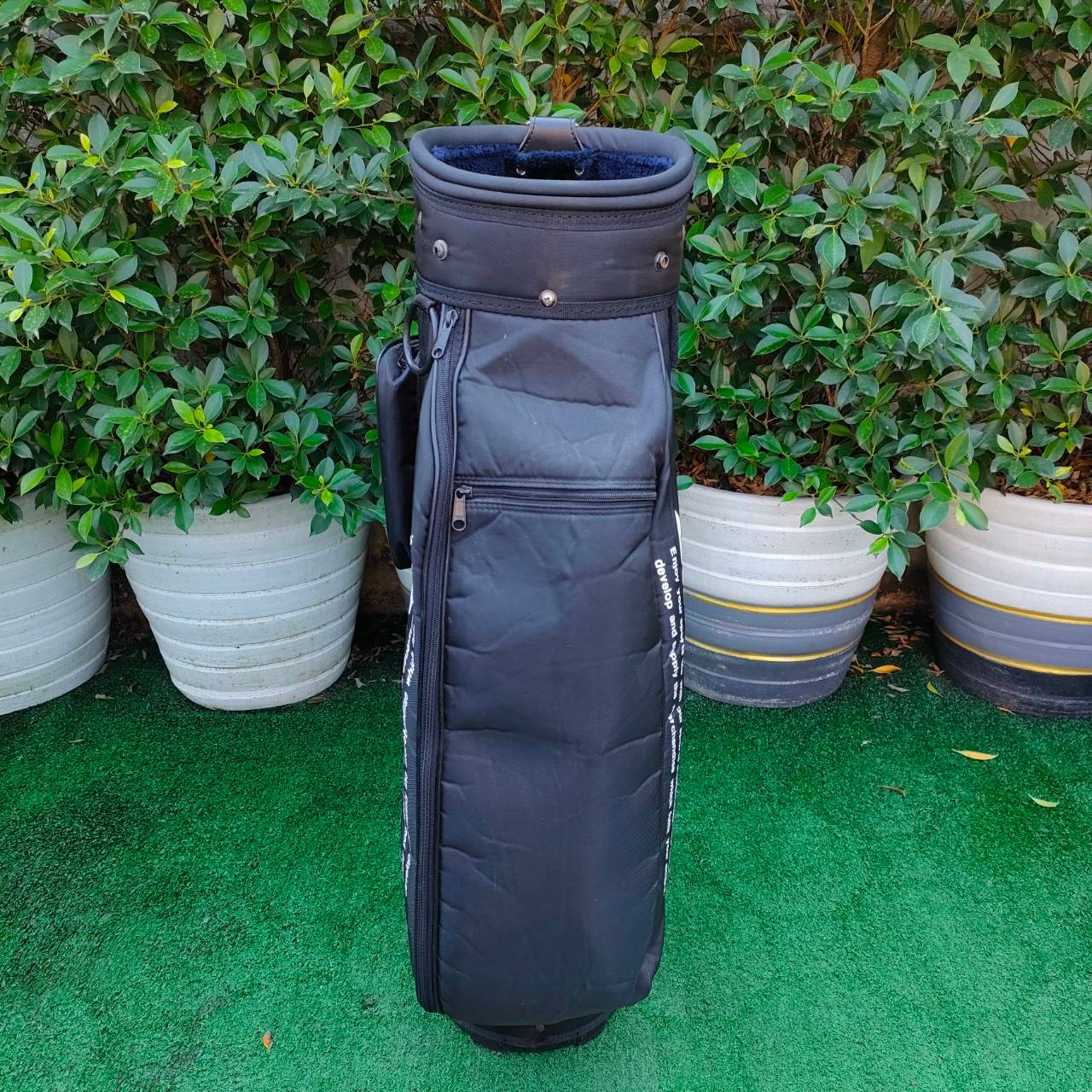 ถุงกอล์ฟ BRIDGESTONE มือสอง **ถุงกอล์ฟมีตำหนิ เเป๊กหลุด 1จุด มีรูปอยู่ที่รูปสุดท้ายค่ะ ** สภาพนอกนั้นใช้งานได้ปกติ ถุงสวยเลยค่ะ