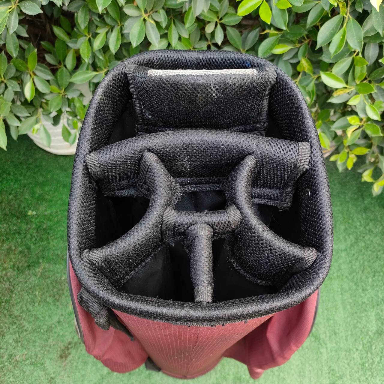 ถุงกอล์ฟ WILSON มือสอง สีแดงสวย สภาพสมบูรณ์ พร้อมใช้