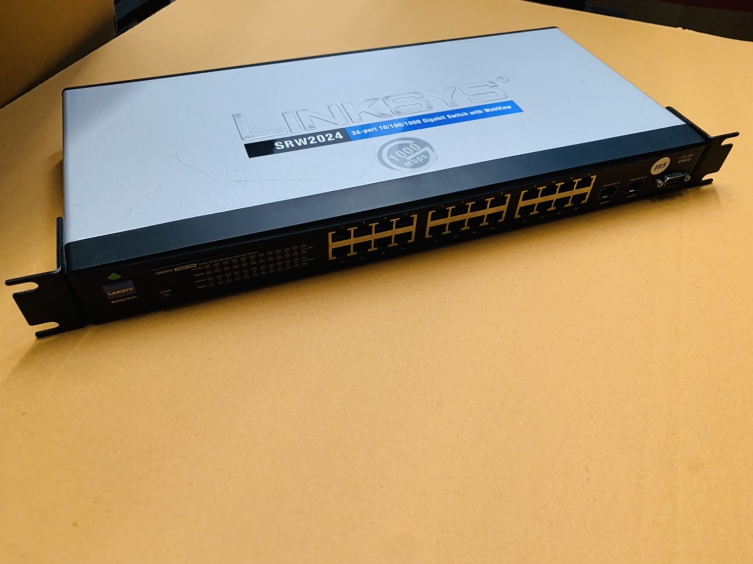 สวิตช์ Linksys SRW2024 - 24 Port 10/100/1000 Gigabit Switch