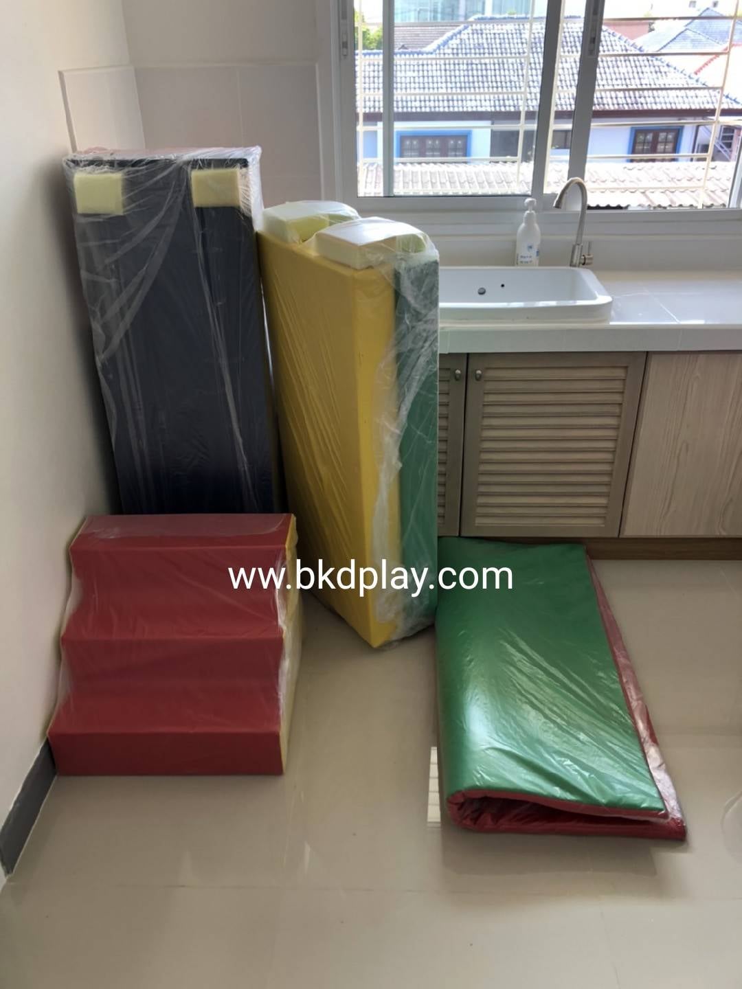 รับสั่งทำ คอกกั้นเด็ก เบาะนุ่มนิ่ม,บ่อบอล,คอกกั้น, ห้องบอล เด็ก, คอกpvc เครื่องเล่นสนามในร่ม Kid Zone รับทำบ้านบอลในห้าง