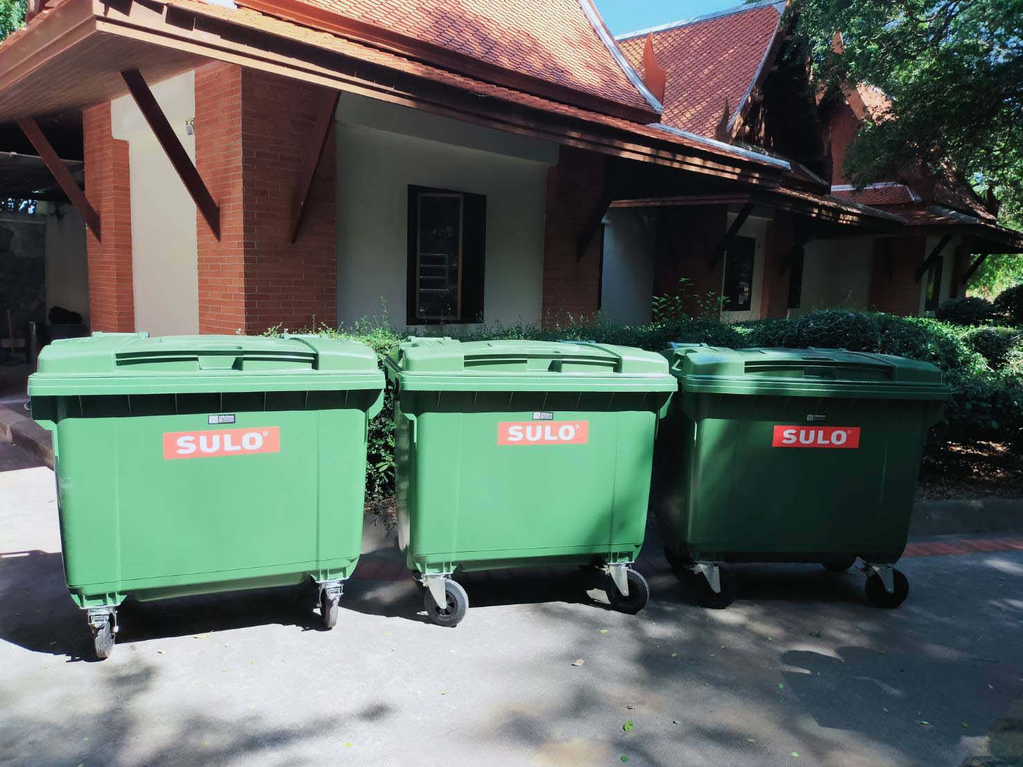 ถังขยะทรงเหลี่ยม รุ่นฝาเรียบ พร้อมล้อเข็น 660 ลิตร