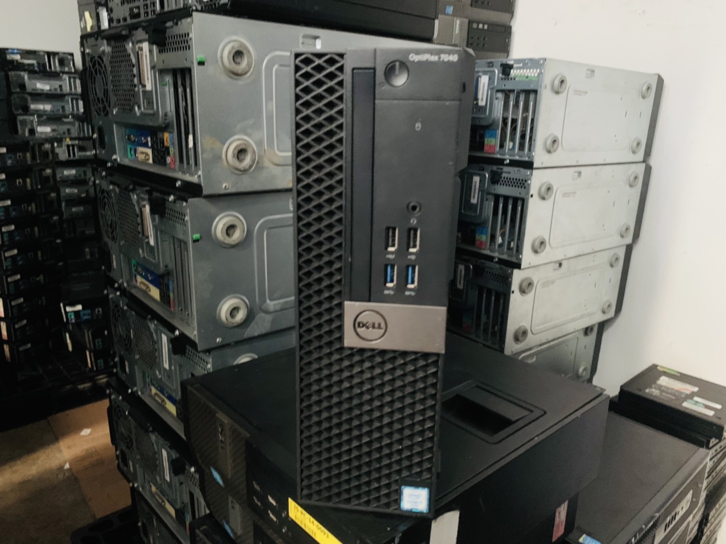 Dell Optiplex 7040 SFF คอมพิวเตอร์ตั้งโต๊ะ แถม Mouse & Keyboard