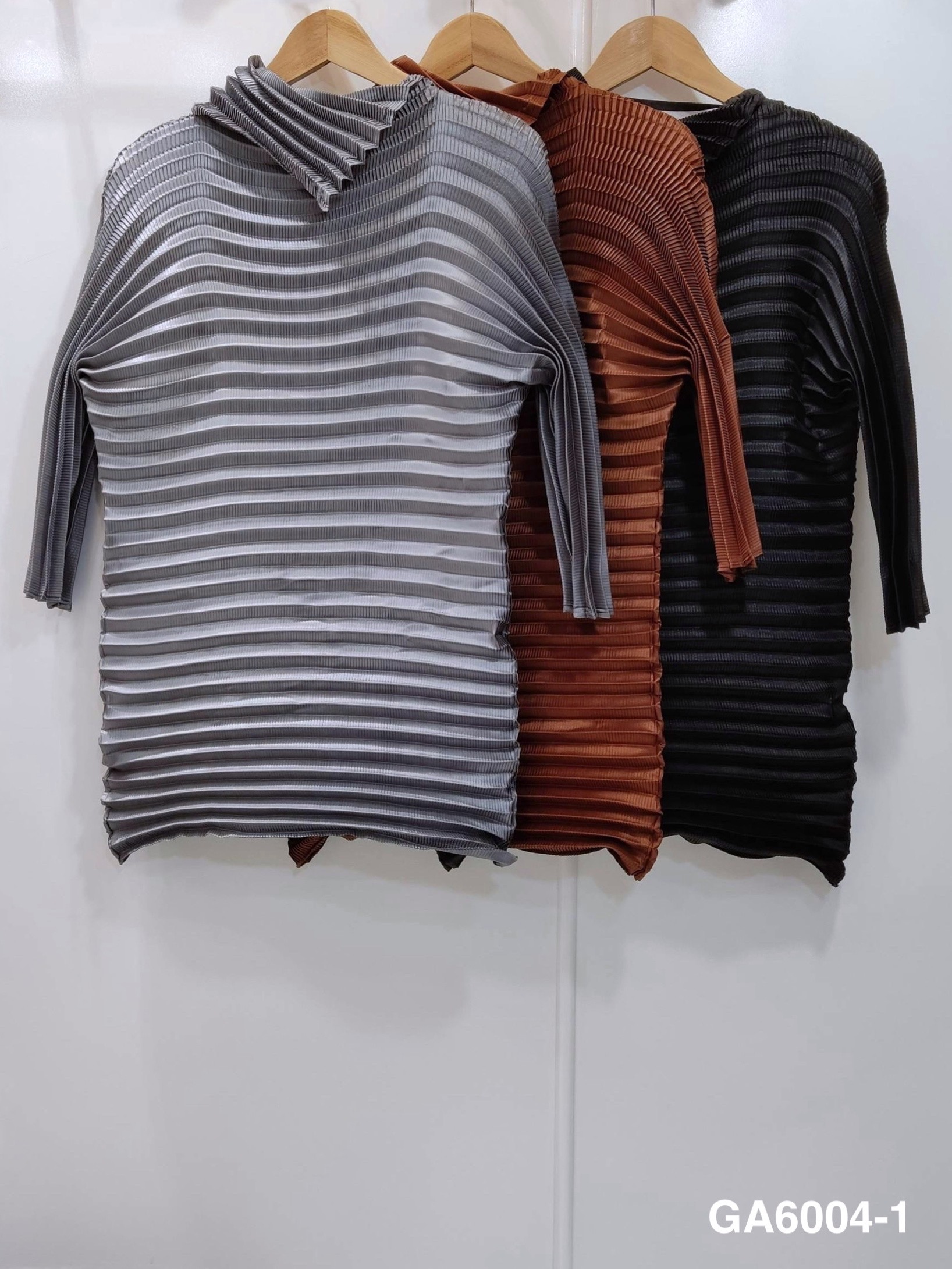 ปรับราคาลง40%!! 2MUAY GA6004-1 เสื้อพลีทคุณภาพ FOLD OVER NECK PLEATED TOP 3 สี FREE SIZE