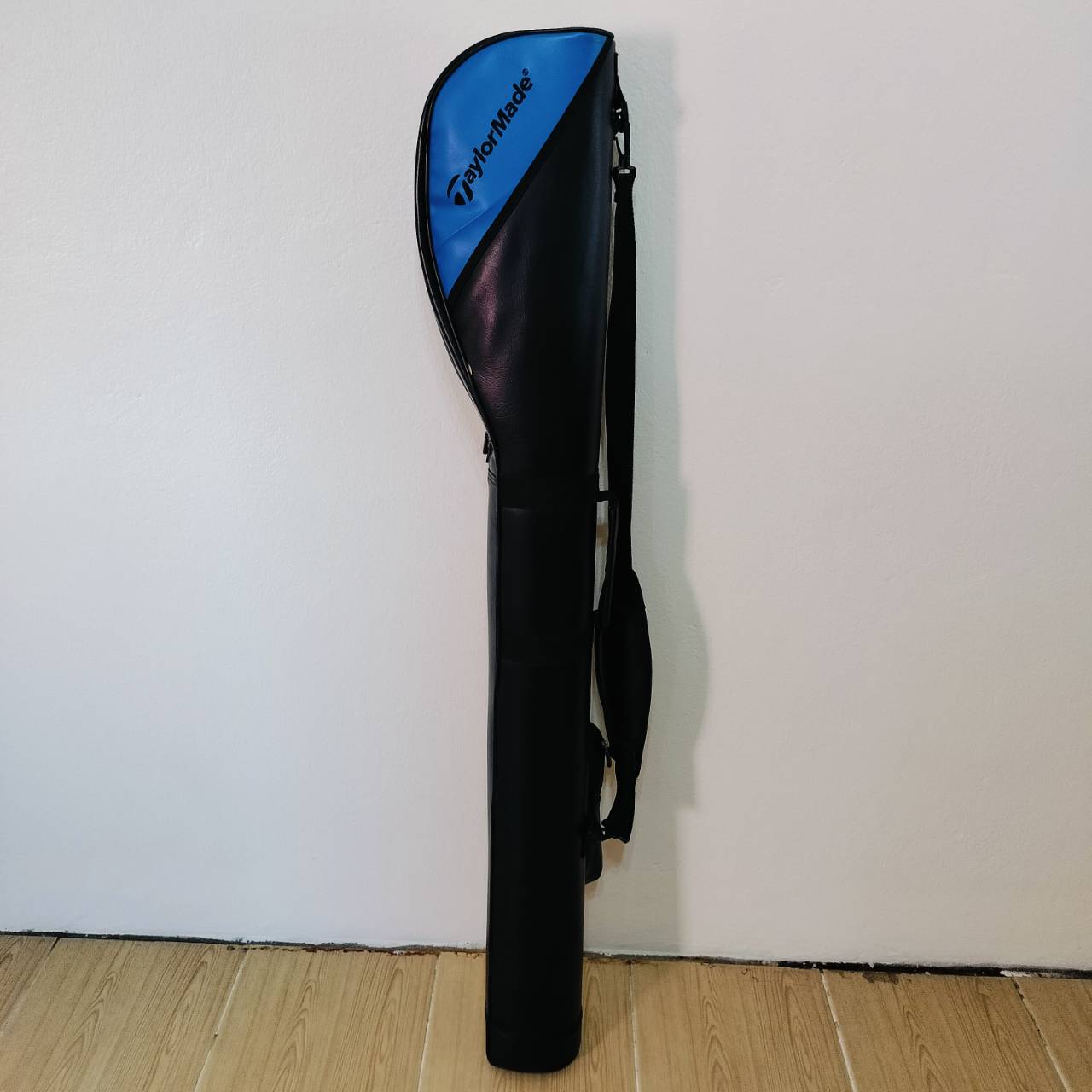 ถุง HALF SET TAYLORMADE มือสอง สภาพสวย เดิมๆ เป็นถุงแข็ง กันกระแทก ใช้งานได้ดีมาก