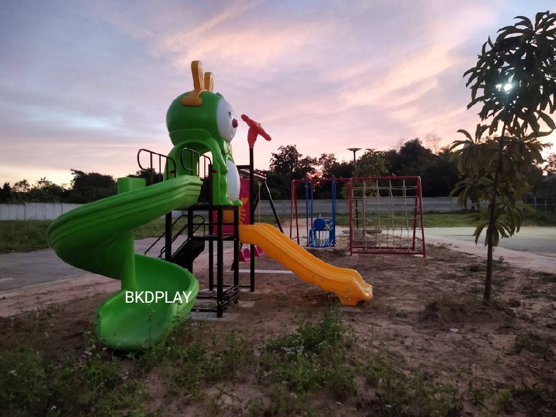 ชุดรวมG เครื่องเล่นสนามกลางแจ้ง เครื่องเล่นสนามเหล็ก ประกอบด้วยปีนป่าย และรถไฟโยกเยก OutdoorPlayground,ผลิตเครื่องเล่นสนาม,เครื่องเล่นในสนามเด็กเล่น,เครื่องเล่นงบสพฐ.,ประชารัฐ, ราคาโรงงาน ขนาด 150x275x170 ซม.