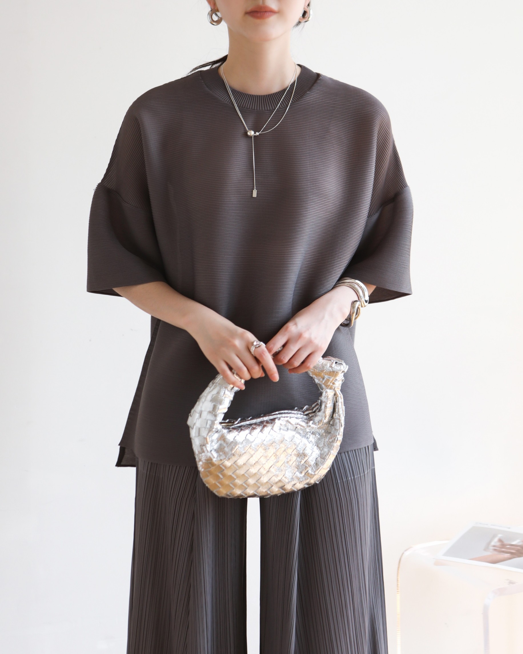 2MUAY รุ่น GJO1003 เสื้อพลีทคุณภาพ BELL SLEEVE PLEATED TOP สีดำ FREE SIZE