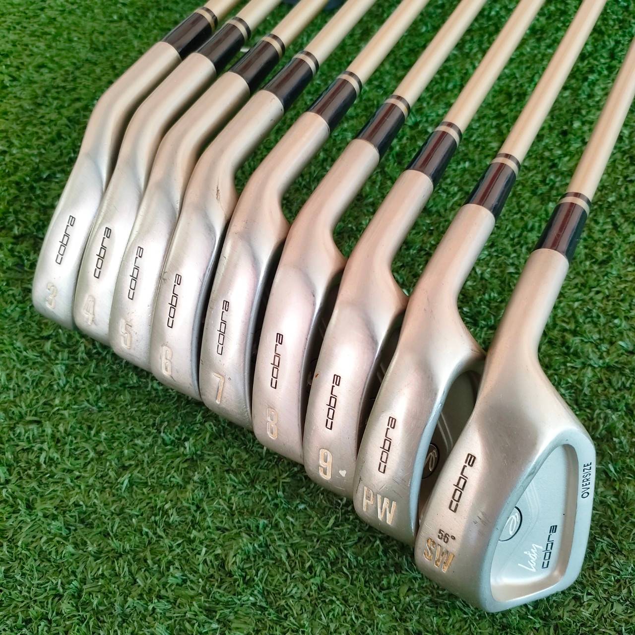 ** ไม้กอล์ฟสำหรับผู้หญิง ** ชุดเหล็ก KING COBRA OVERSIZE มีเหล็ก 3-9 เเละ PW SW ก้าน COBRA FLEX LADY ชุด COBRA เป็นชุดที่ตีง่ายมาก ไม้กอล์ฟมือสอง ของแท้ BY NakaraLuxurious
