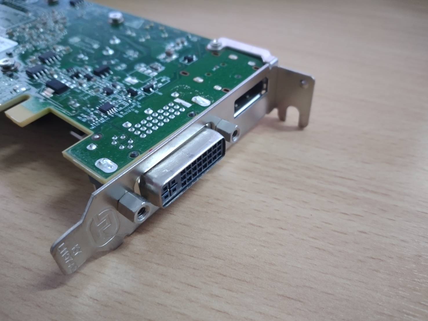 Amd Radeon R5 340X 2GB Dvi Video Card ขาสั้น