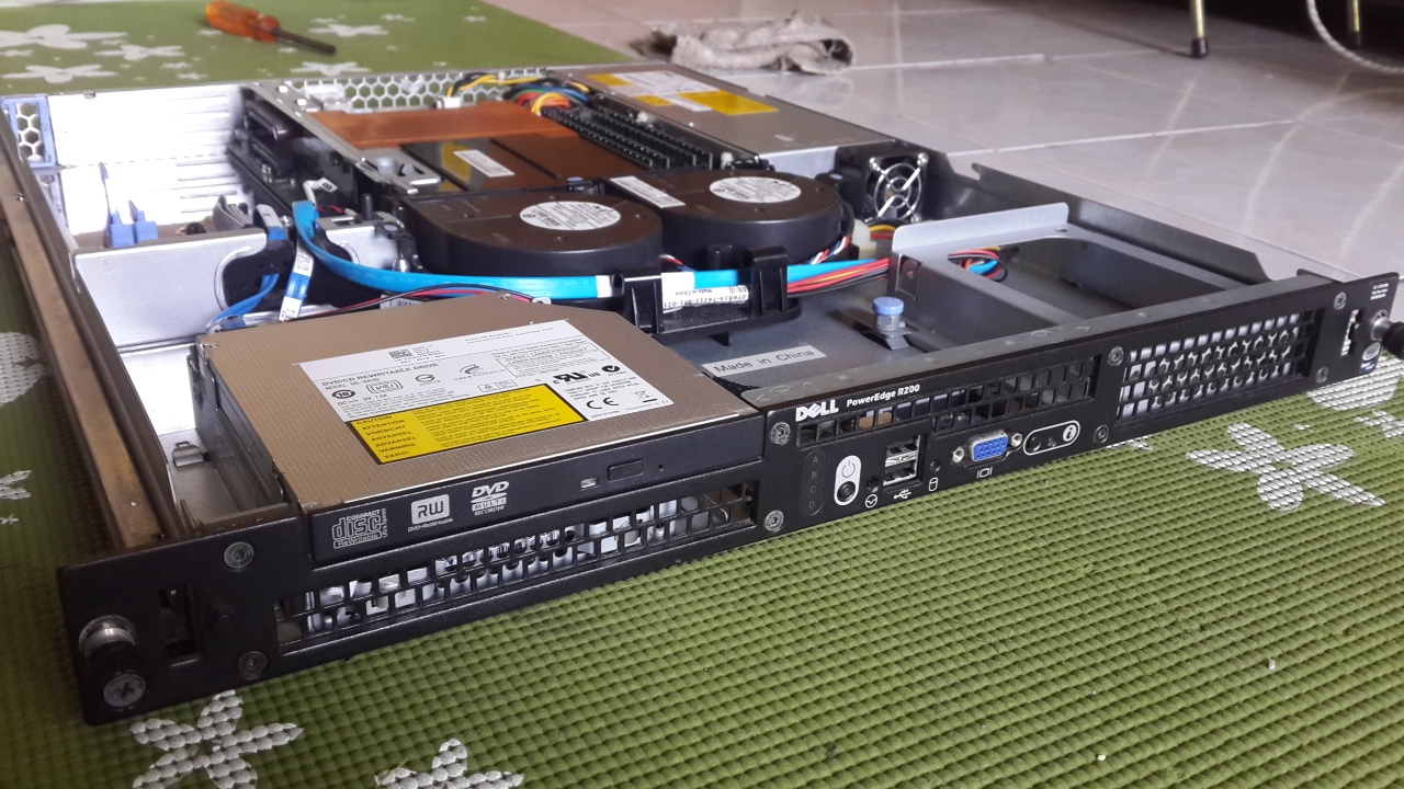 Dell power Edge R200 server 1 U