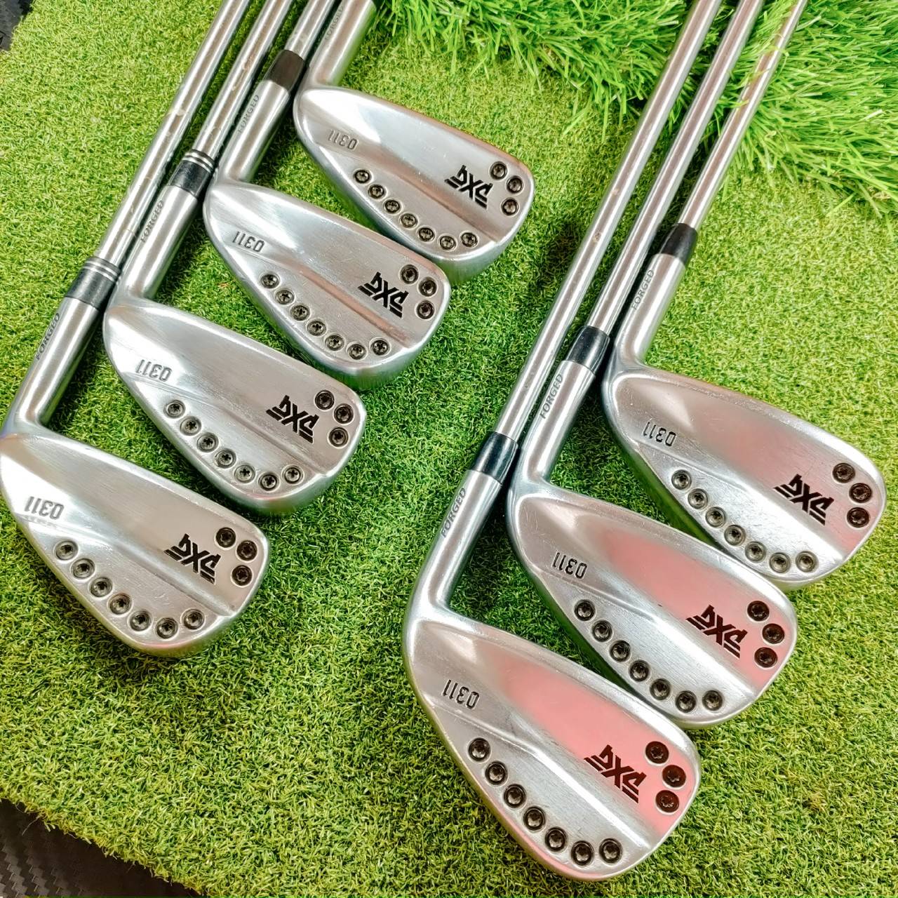 ชุดเหล็ก PXG 0311 FORGED มีเหล็ก 4 - 9 PW ทั้งฟมด 7 ชิ้น ก้าน PROJECTX 5.5 เข้ากันมากๆ 0311 ตีง่าย ตีมันส์ มากๆครับ