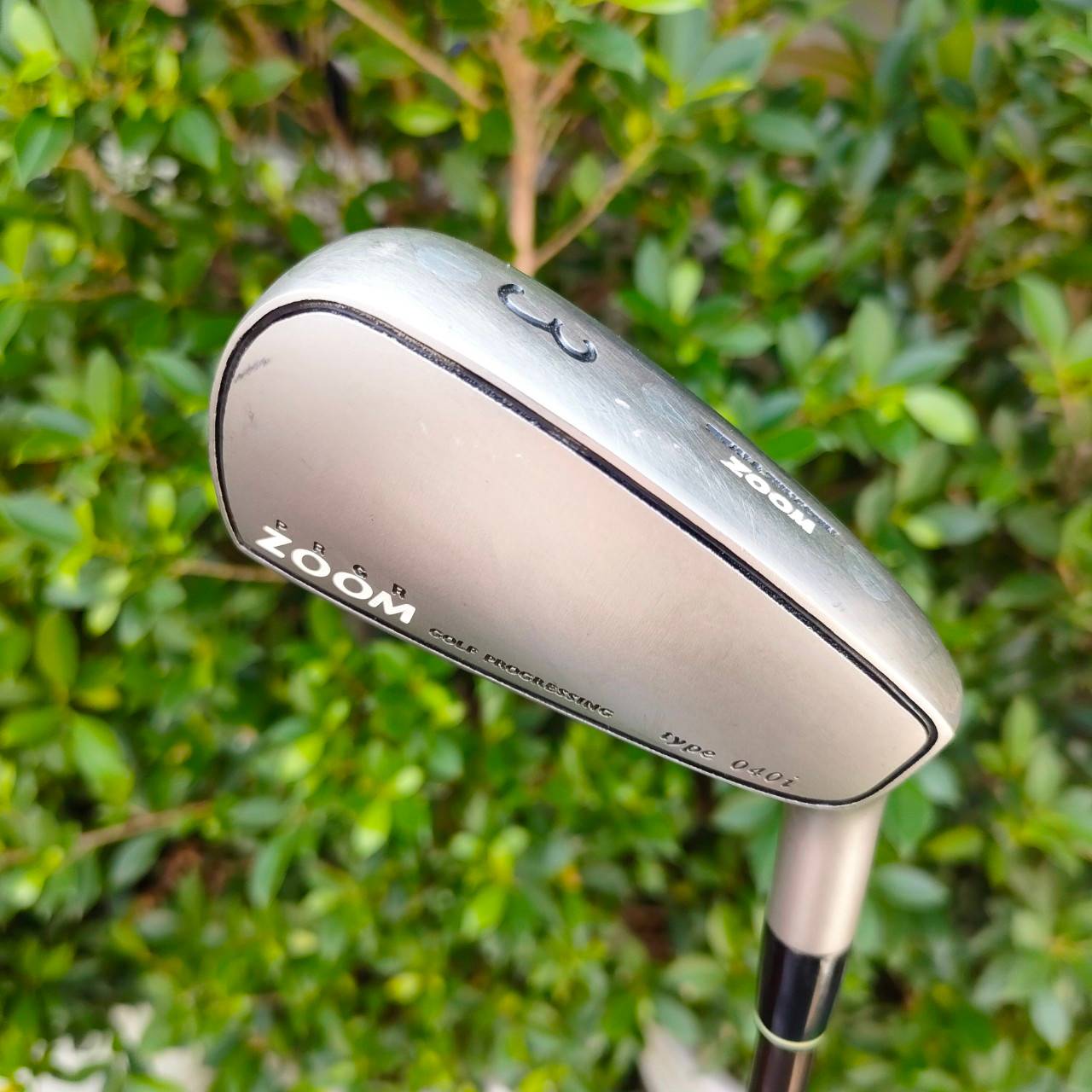 เหล็ก3 PRGR ZOOM ก้าน PRGR ZOOM FLEX R องศา 19 เป็นเหล็กกึ่งไฮบริด เป็นเหล็กยาว ที่ตีง่ายมาก และตีแม่นธงเหมือนเหล็ก ให้สปินได้สูง ระยะไกลๆแบบนี้ ตกหยุดถอยหลังได้เลยครับ