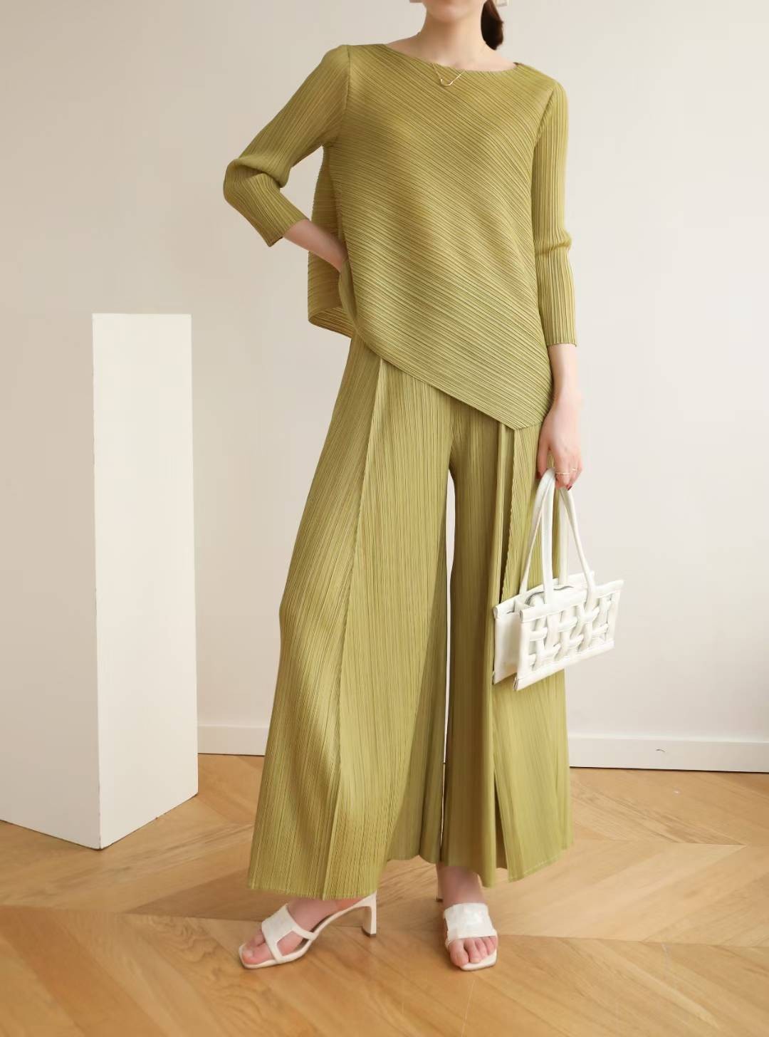 อก 38 นิ้ว 2MUAY รุ่น GJO7161 เสื้อพลีทงานคุณภาพ เสื้อผู้หญิง 13สี FREE SIZE HALF SLEEVE ASYMMETRIC PLEATED TOP