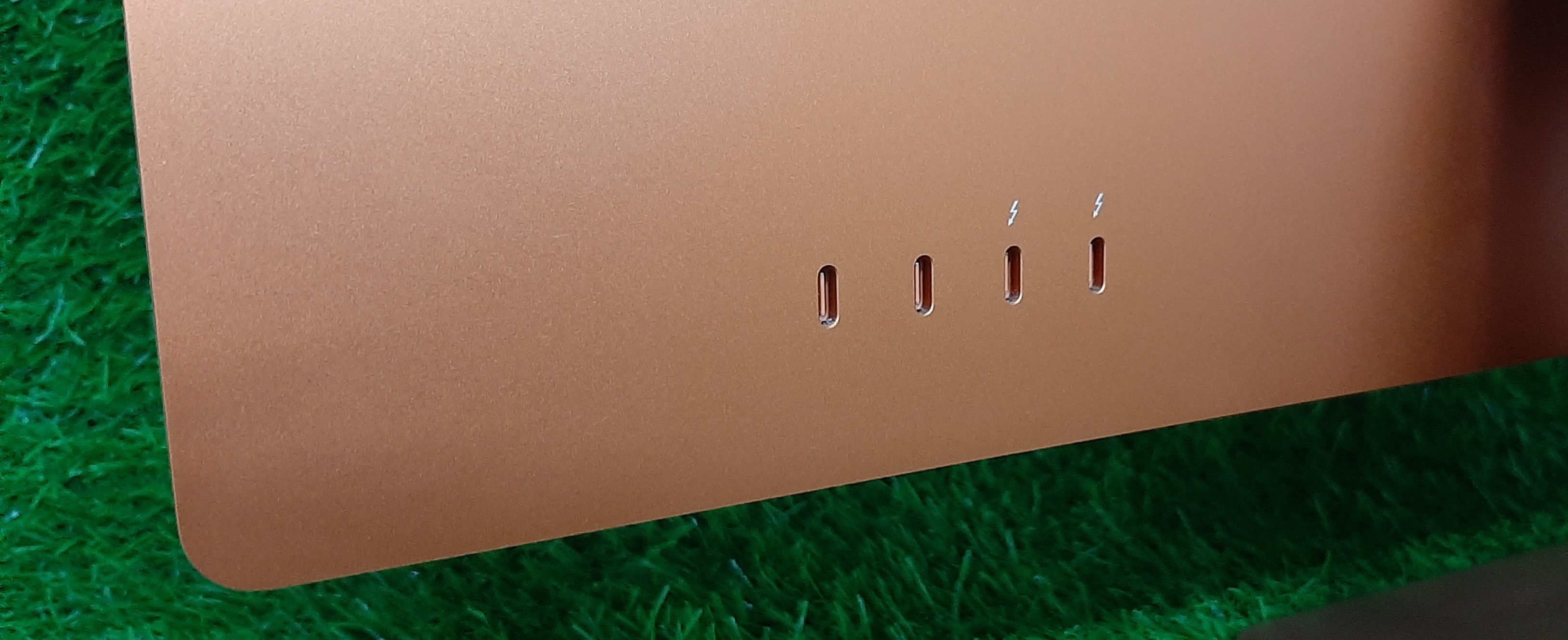 iMac M1 24inch 2021 พร้อมคีย์บอร์ดเม้าส์ บูทูธ (M1 Ram8GB SSD256GB) สีชมพู สภาพดี มือสอง ประกันร้าน 1 เดือน