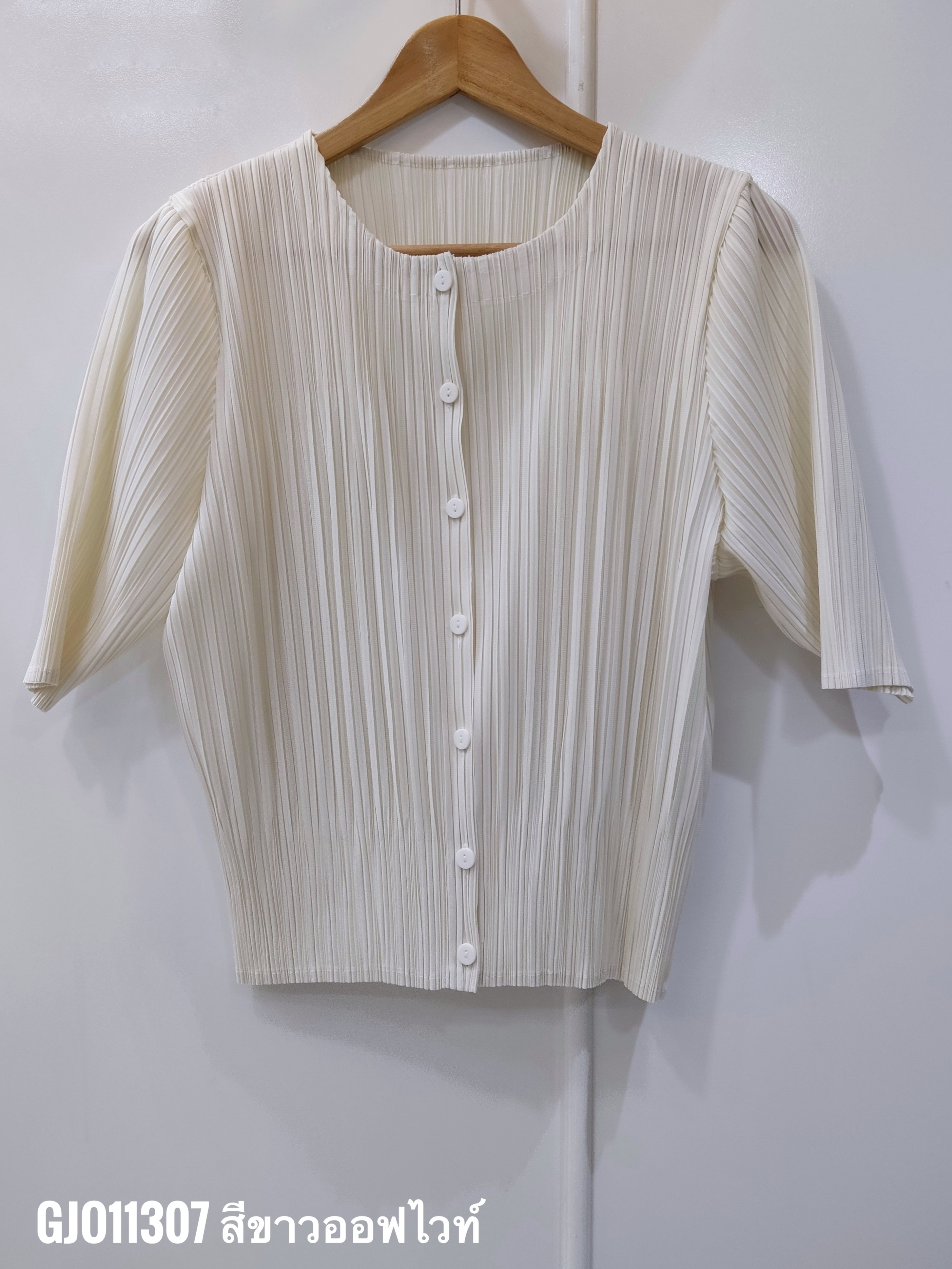 2MUAY รุ่น GJO11307 เสื้ออัดพลีท ROUND NECK BUTTON FRONT PLEATED TOP
