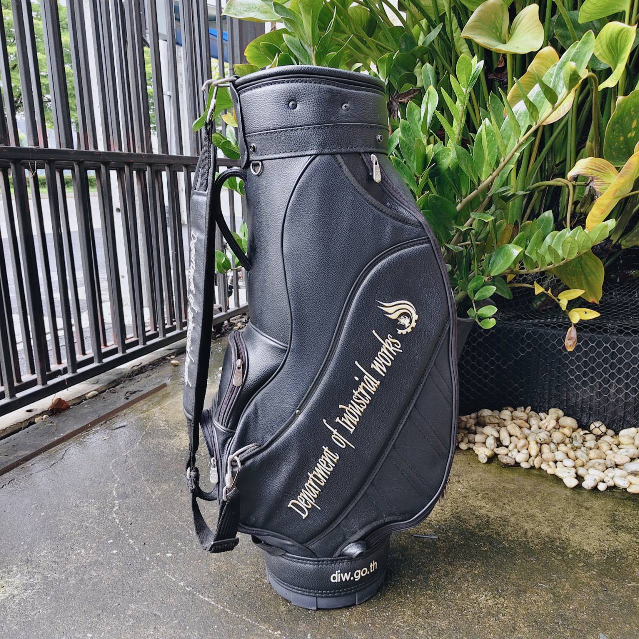 ถุงกอล์ฟ DIV – หนัง ภายในบุกำมะหยี่ ** มีเป๊กหลุด 1 จุด **