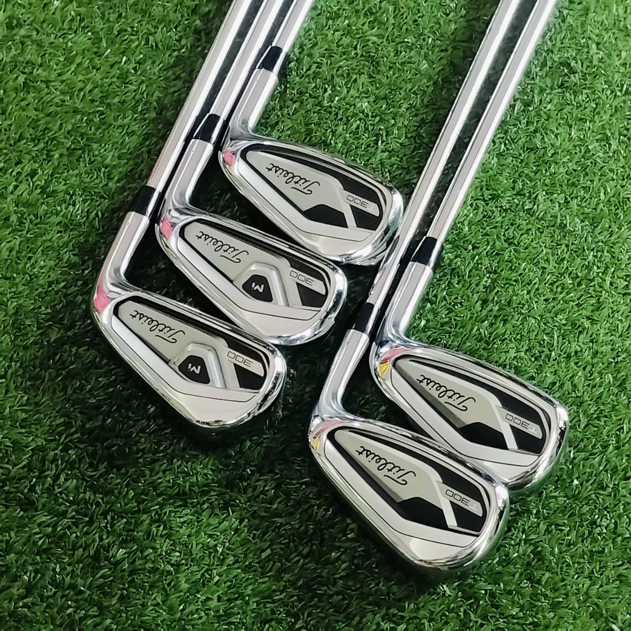 ชุดเหล็ก TITLEIST T300 (2022) ตีไกล ตีง่าย ชุดแบบ COMBO พัฒนาเกมการเล่นได้มากเป็นพิเศษ บเคลื่อนด้วยพลังจากเทคโนโลยี Max Impact ก้อนโพลีเมอร์ที่ถูกซ่อนอยู่ภายใน ไม้กอล์ฟพรีเมี่ยมมือสอง ของแท้ By NakaraLuxurious