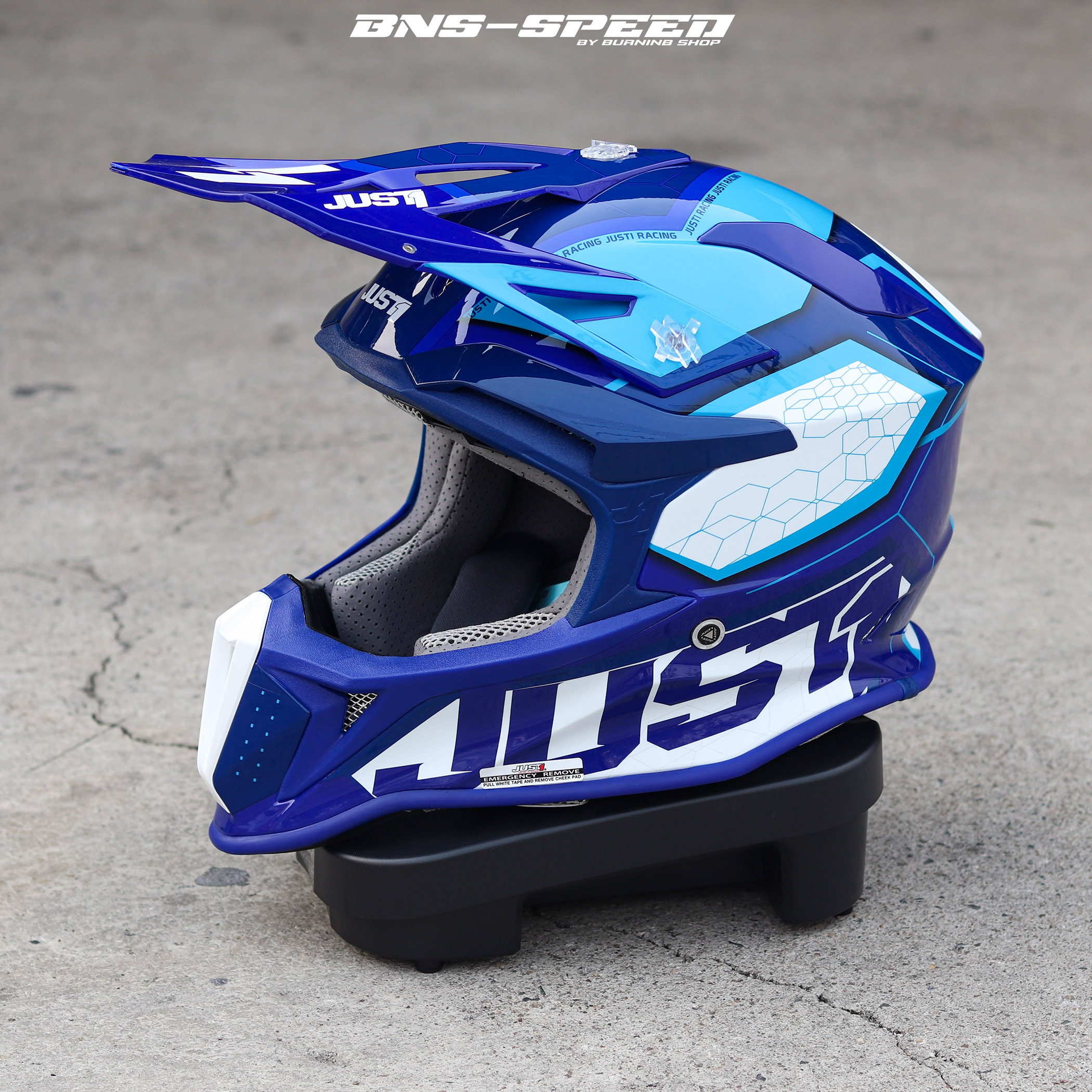 หมวกกันน็อค Just1 J18 Hexa White Blue Gloss