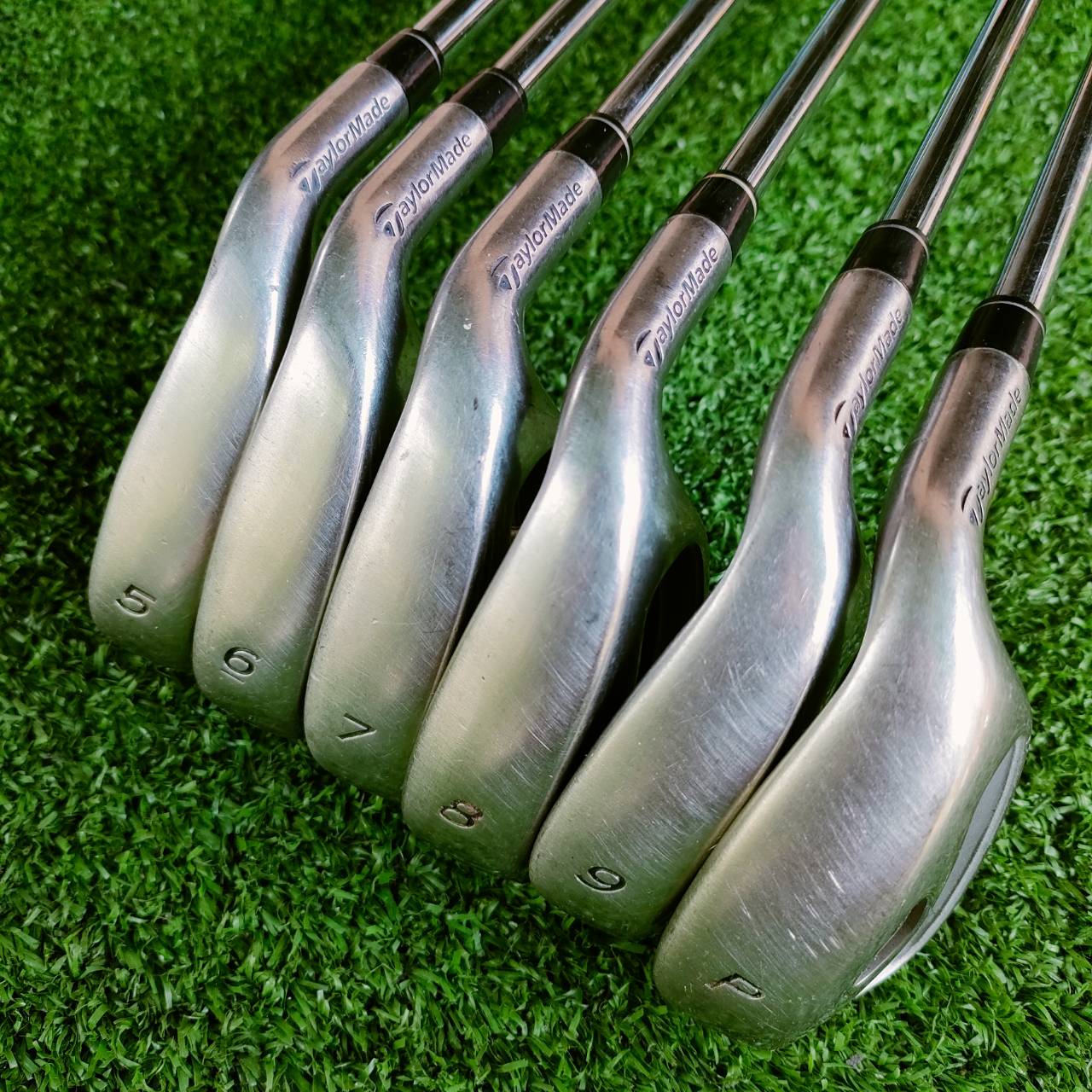 ชุดเหล็ก Taylormade RAC r5 เหล็ก CAVITY ลึกตีง่ายอย่างมาก ให้ระยะดีมากๆ ตีไกลกว่าเหล็กปกติ 1 เบอร์เลยค่ะ ก้านเหล็ก เบา 80 กรัม FLEX R สบายๆ ไม้กอล์ฟพรีเมี่ยมมือสอง ของแท้ By NakaraLuxurious
