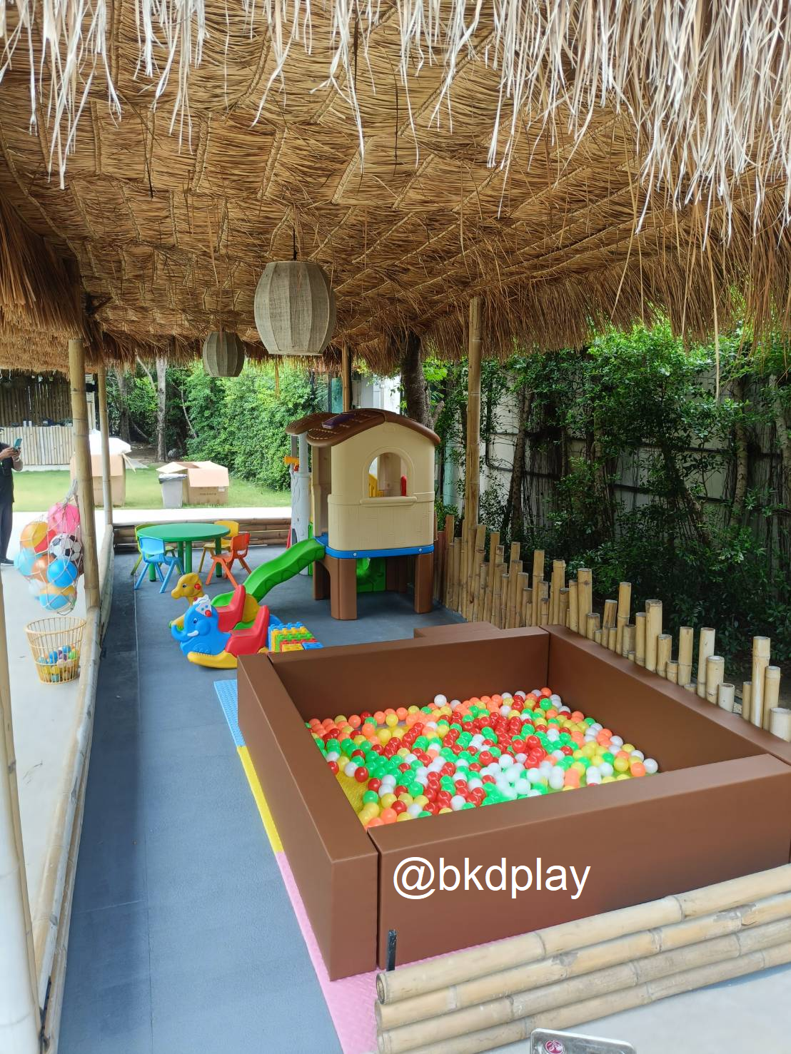 บ่อบอลพร้อมบันได ห้องบอล คอกกั้นเด็ก บุนวมนิ่ม,คอกกั้น, เบาะนุ่มนิ่ม หนัง soft play, indoor playground ของเล่นเสริมพัฒนาการ รับสั่งทำบ่อบอล ตามขนาด