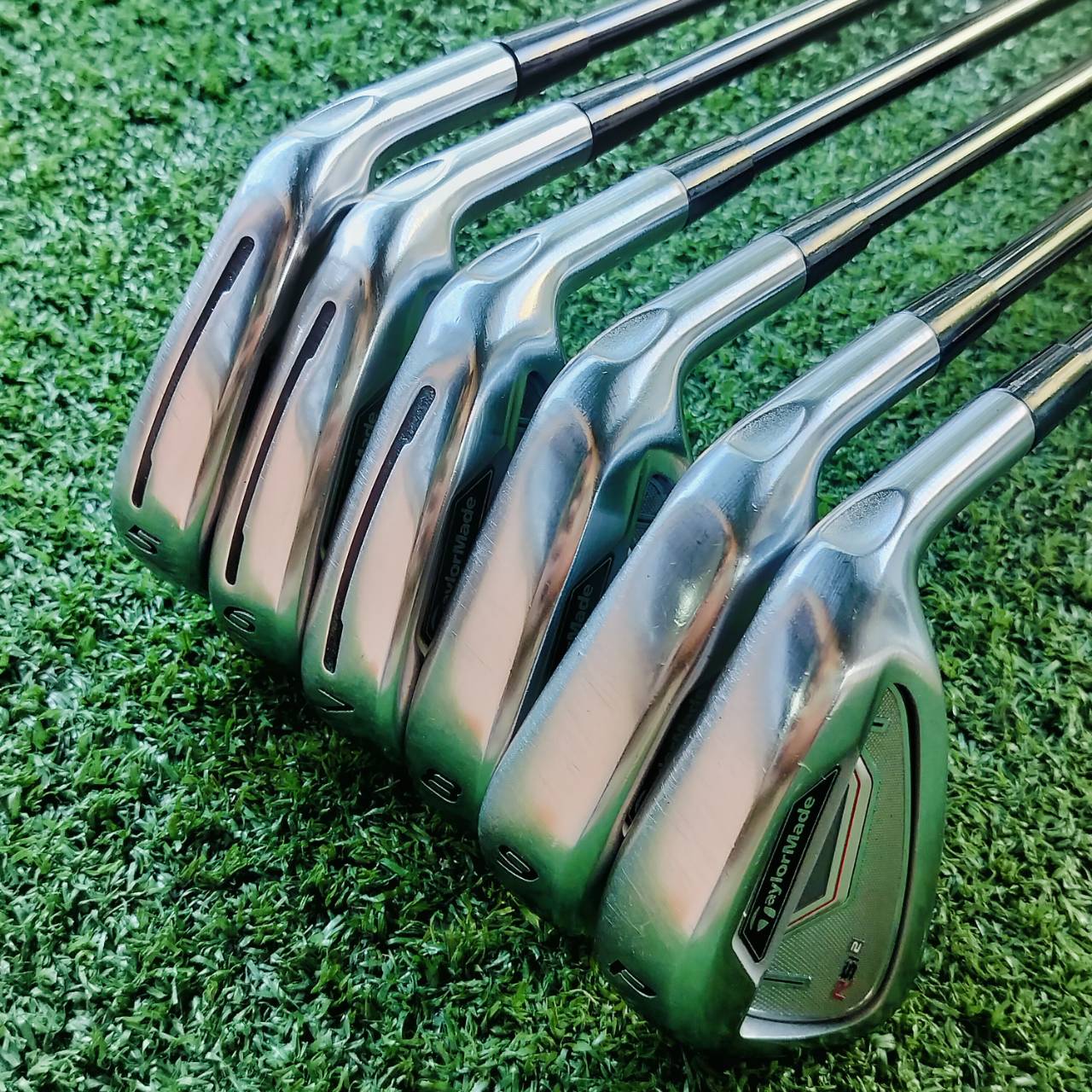 ชุดเหล็ก Taylormade RSi2 Forged สภาพสวยมาก เดิมๆทุกชิ้นเลยค่ะ มีเหล็ก 6 ชิ้น 5-6-7-8-9-PW ก้านกราไฟต์ TM7-215 FLEX R เป็นชุดเหล็กที่ชดเชยความผิดพลาดสูงสุด จากเทคโนโลยีที่ล้ำสมัยของ Taylormade ไม้กอล์ฟพรีเมี่ยมมือสอง ของแท้ By NakaraLuxurious