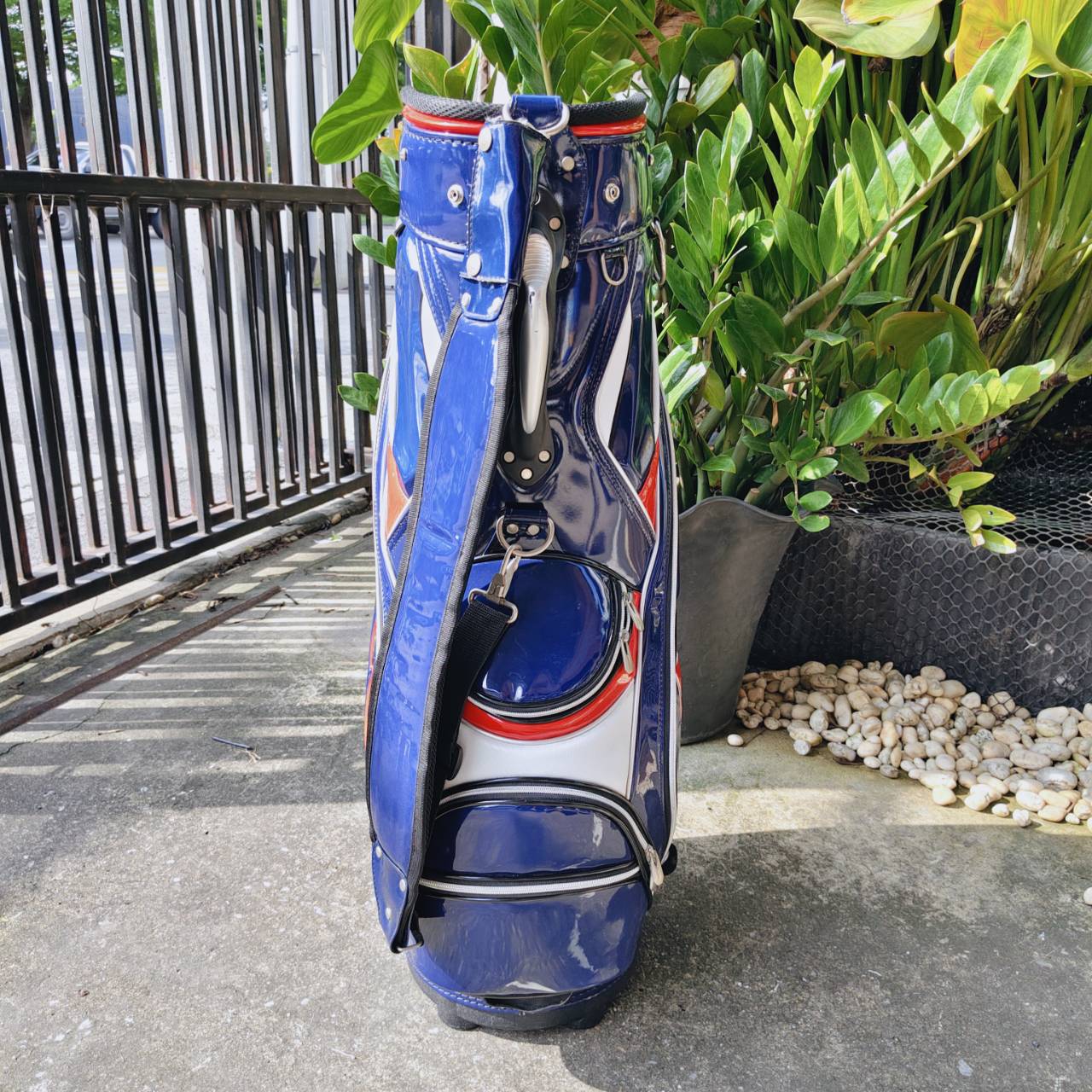 ถุงกอล์ฟ SCG มือสอง *มีตำหนิแป๊กหลุดสองจุด* วัสดุถุงดีแลเะสวยมากค่ะ เป็นถุง TOUR ใส่ได้จุกๆ