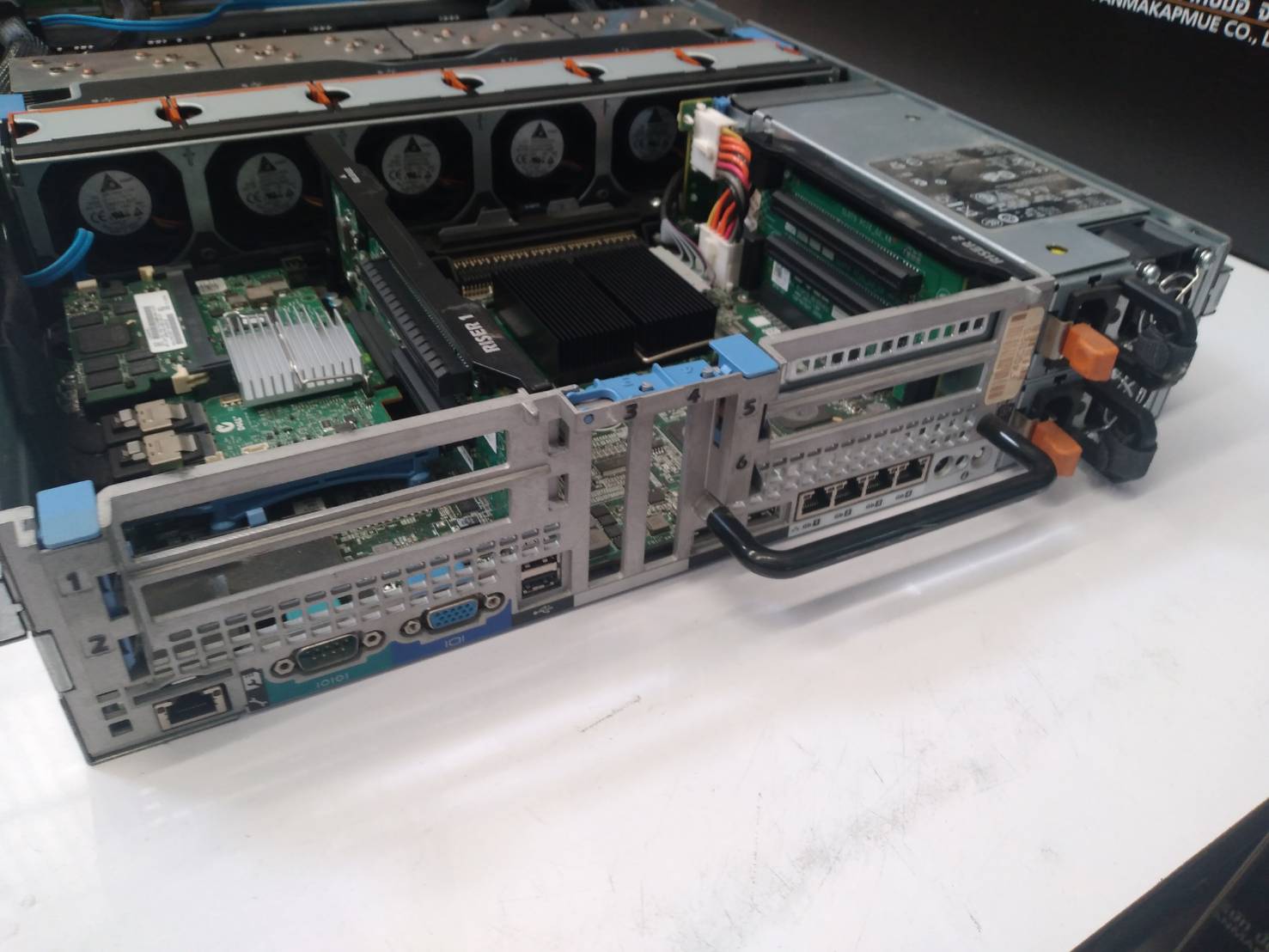 Dell R810 2 U ที่คุ้มค่าสุดชั่วโมงนี้