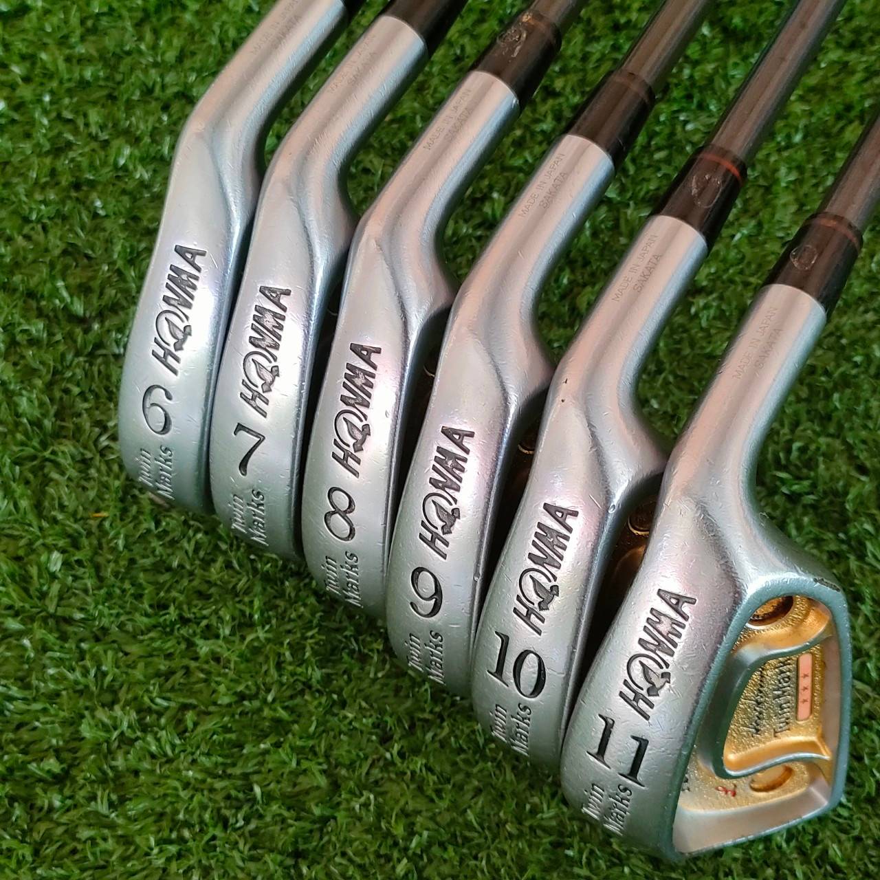 ** ไม้กอล์ฟสำหรับผู้หญิง ** ชุดเหล็ก HONMA GOLF Twin Marks Feather&Feather เหล็ก 6-11 ก้าน DORIC TITANIUM FLEX L *** ก้านระดับ สามดาว *** ไม้กอล์ฟมือสอง ของแท้ BY NakaraLuxurious