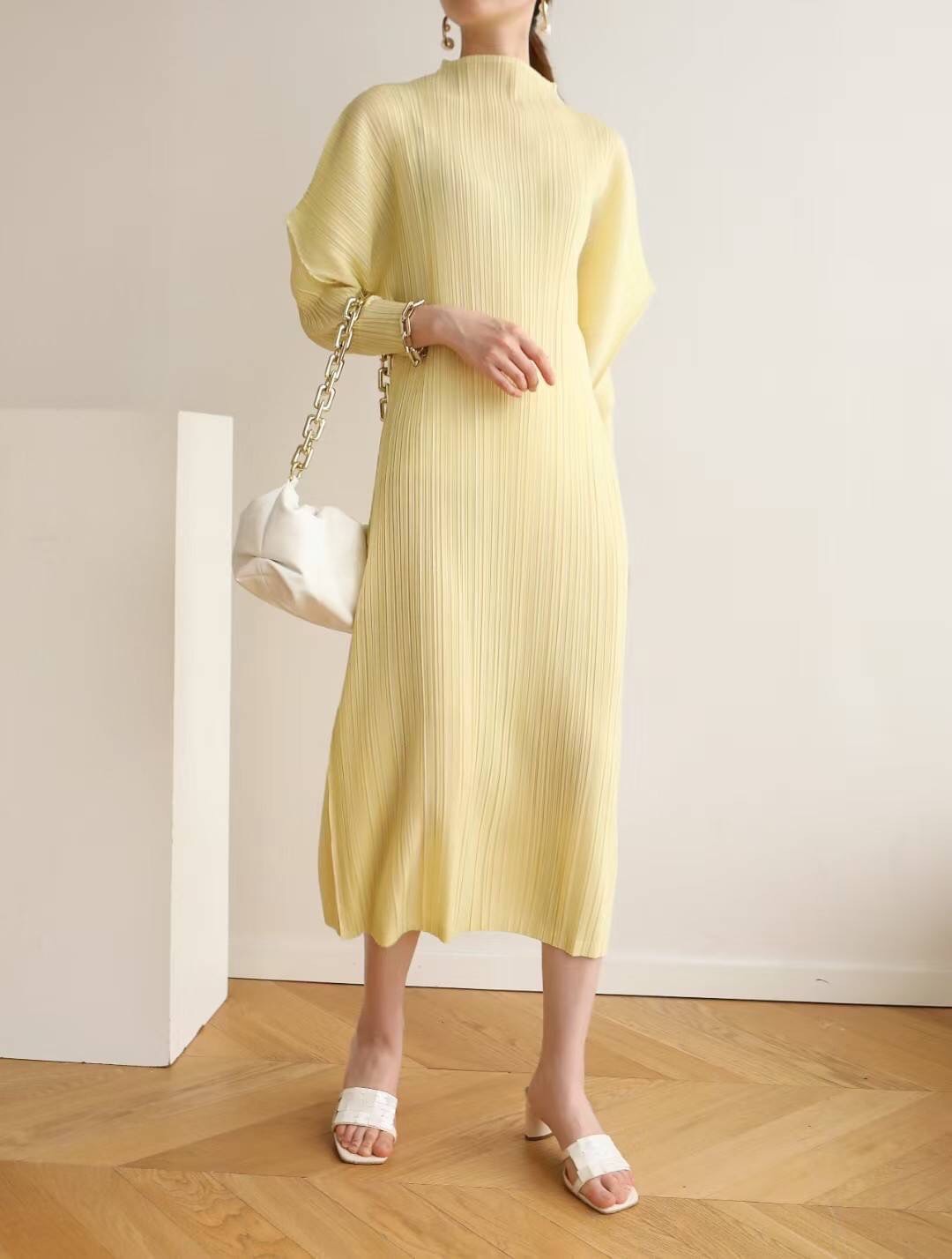 2MUAY รุ่น GJO7877 HIGH NECK ANGLE SLEEVE PLEAT DRESS เดรสผู้หญิง เดรสพลีทคุณภาพ 11สี FREE SIZE