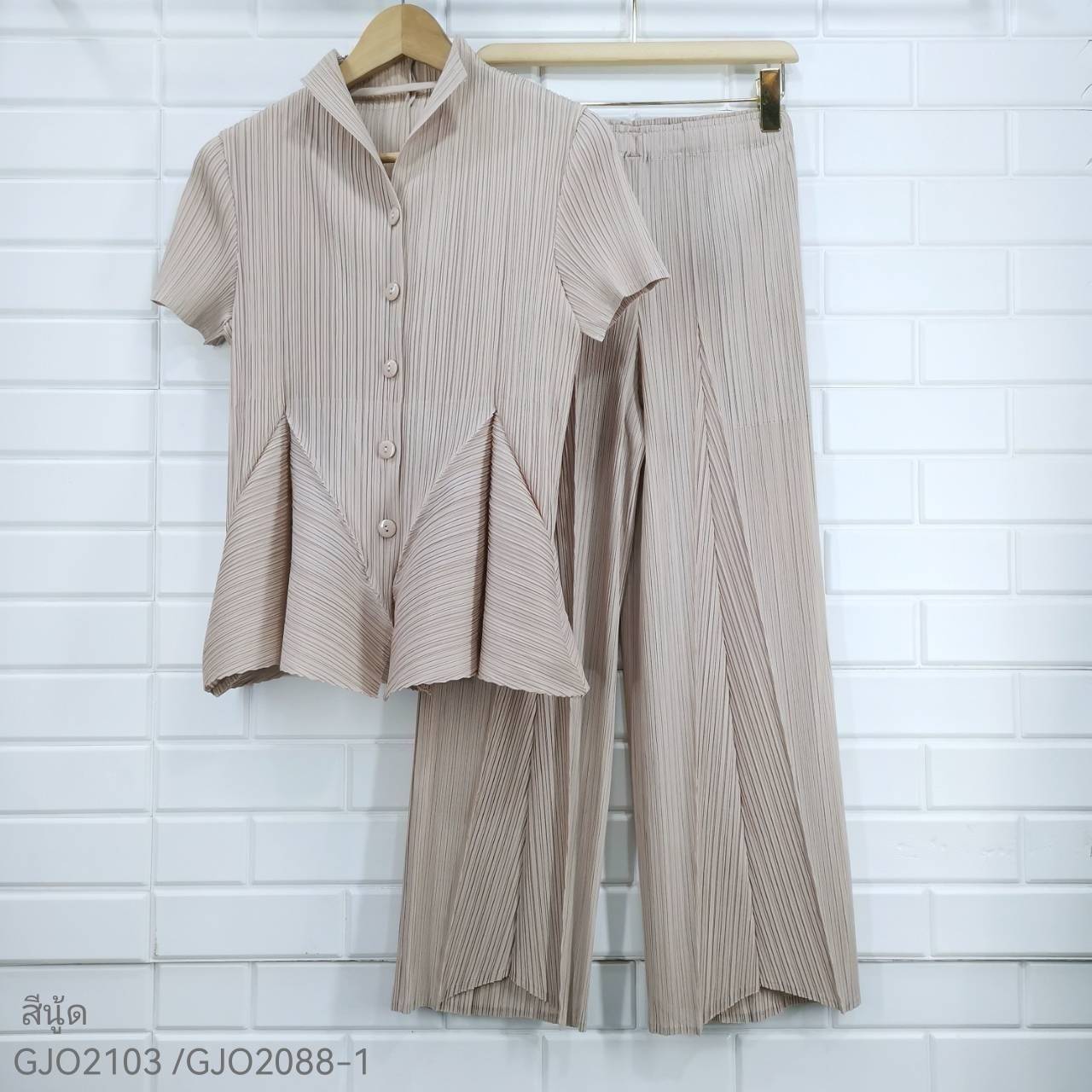 2MUAY รุ่น GJO2103/GJO2088-1 เซ็ตพลีทคุณภาพ เซ็ตใส่ได้บ่อย 8สี FREE SIZE BUTTONFRONT VOLUME TOP PLEATED SET