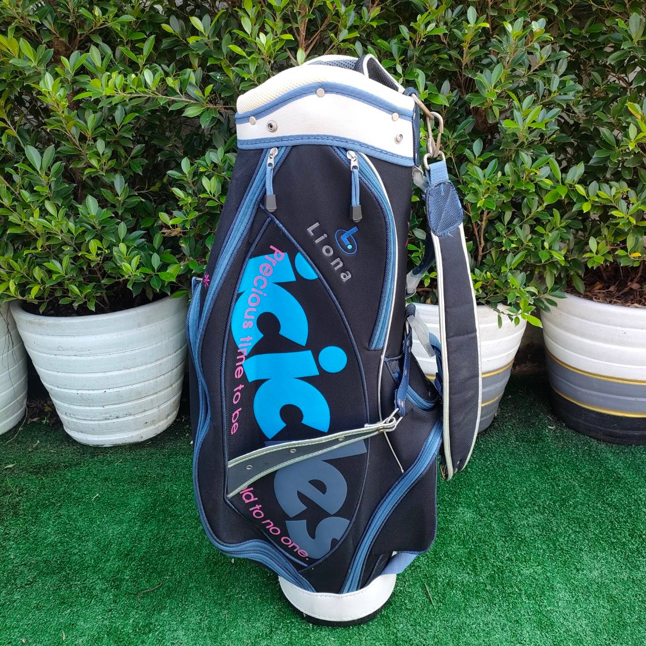 ถุงกอล์ฟ LIONA ICICLES มือสอง สภาพสมบูรณ์ ถุงสวยมาก คุณภาพดีครับ