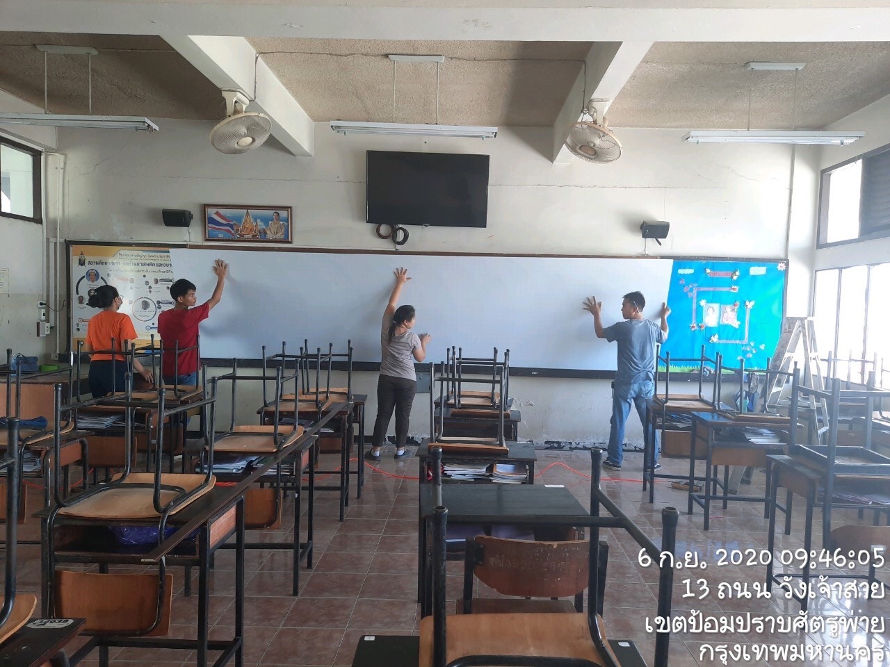 รร.สายปัญญา ปูกระเบื้องพื้น&ติดตั้งกระดานถนอมสายตา