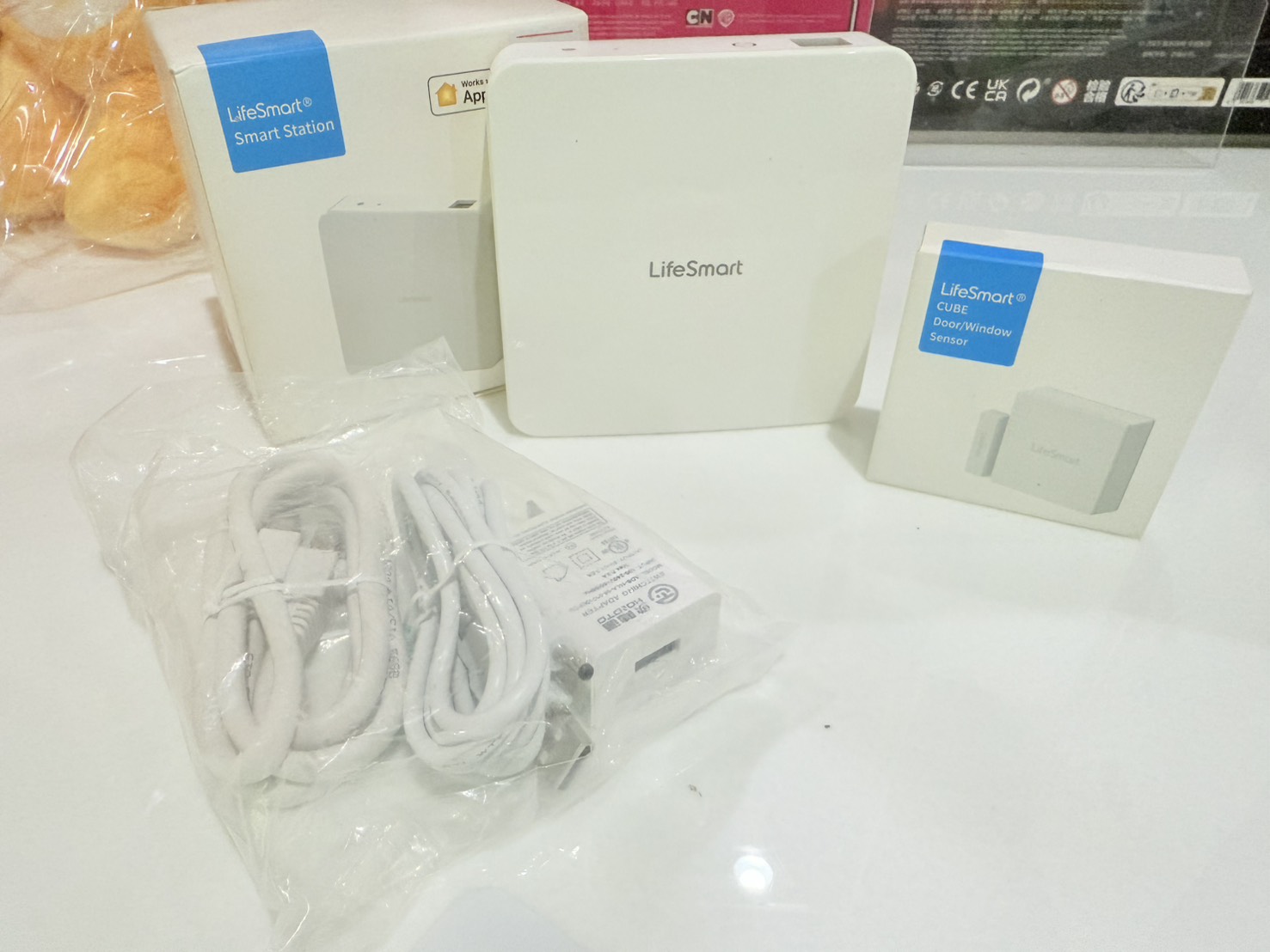 เซ็นเซอร์ไร้สาย LifeSmart Cube door / window sensor รุ่น LS058WH สำหรับติดประตูหรือหน้าต่าง เพื่อใช้ในระบบสมาร์ทโฮมและระบบความปลอดภัย
