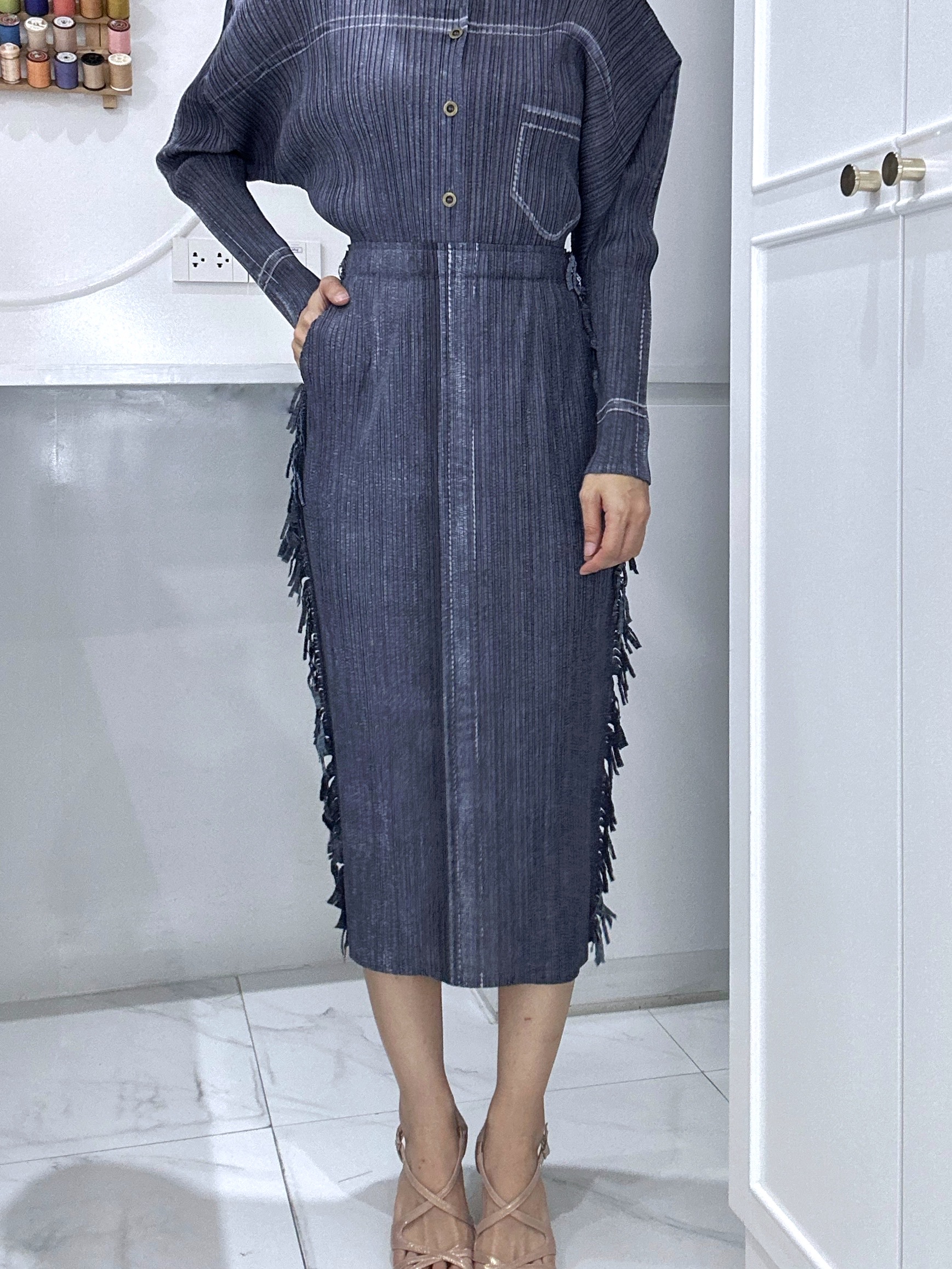 ปรับราคาลง20%!! ยาว 32นิ้ว! 2MUAY รุ่น GJO3067-9 กระโปรงพลีทคุณภาพ FRINGE TRIM DENIM PRINT PLEATED SKIRT 4 สี FREE SIZE