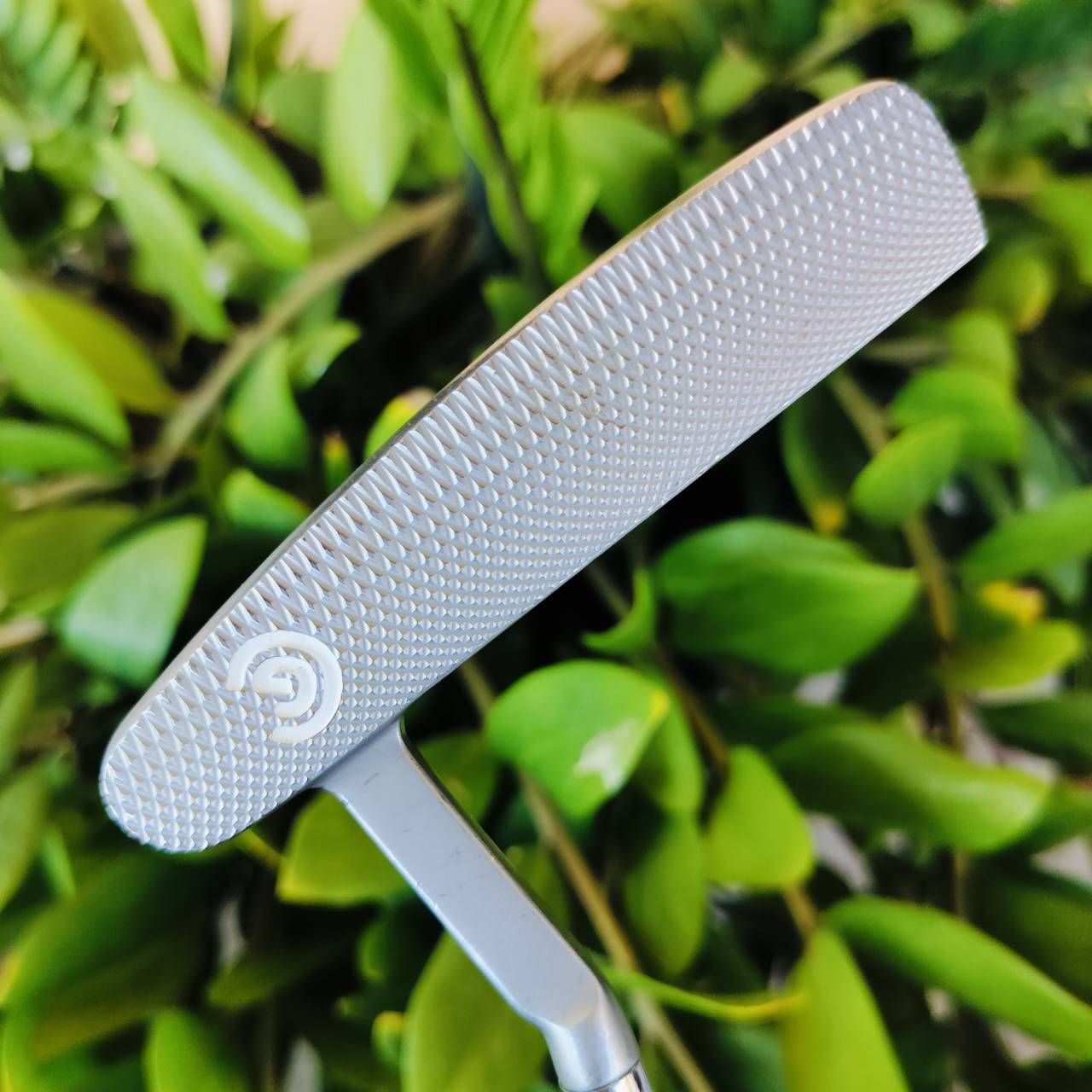 PUTTER HUNTINGTON BEACH COLLECTION 3 BY Cleveland ความยาว 33 นิ้ว สภาพสวยเดิมๆ หน้าสัมผัส เกาะไลน์อย่างมาก MILLED ลึก ไม้กอล์ฟพรีเมี่ยมมือสอง ของแท้ By NakaraLuxurious