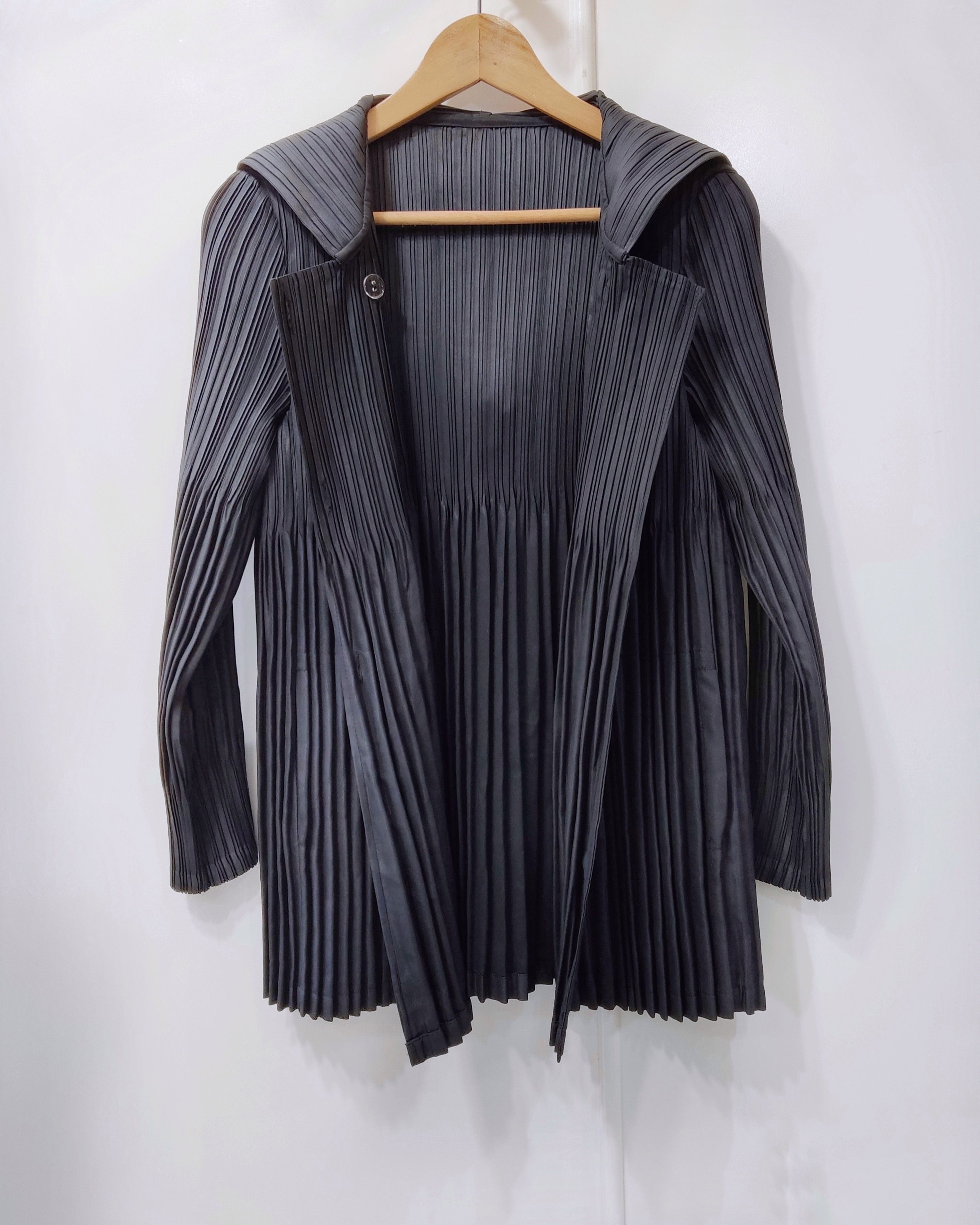 2MUAY รุ่น CX0493 เสื้อคลุมอัดพลีท DOUBLE BOTTOM HOODED PLEATED JACKET สีดำ FREE SIZE