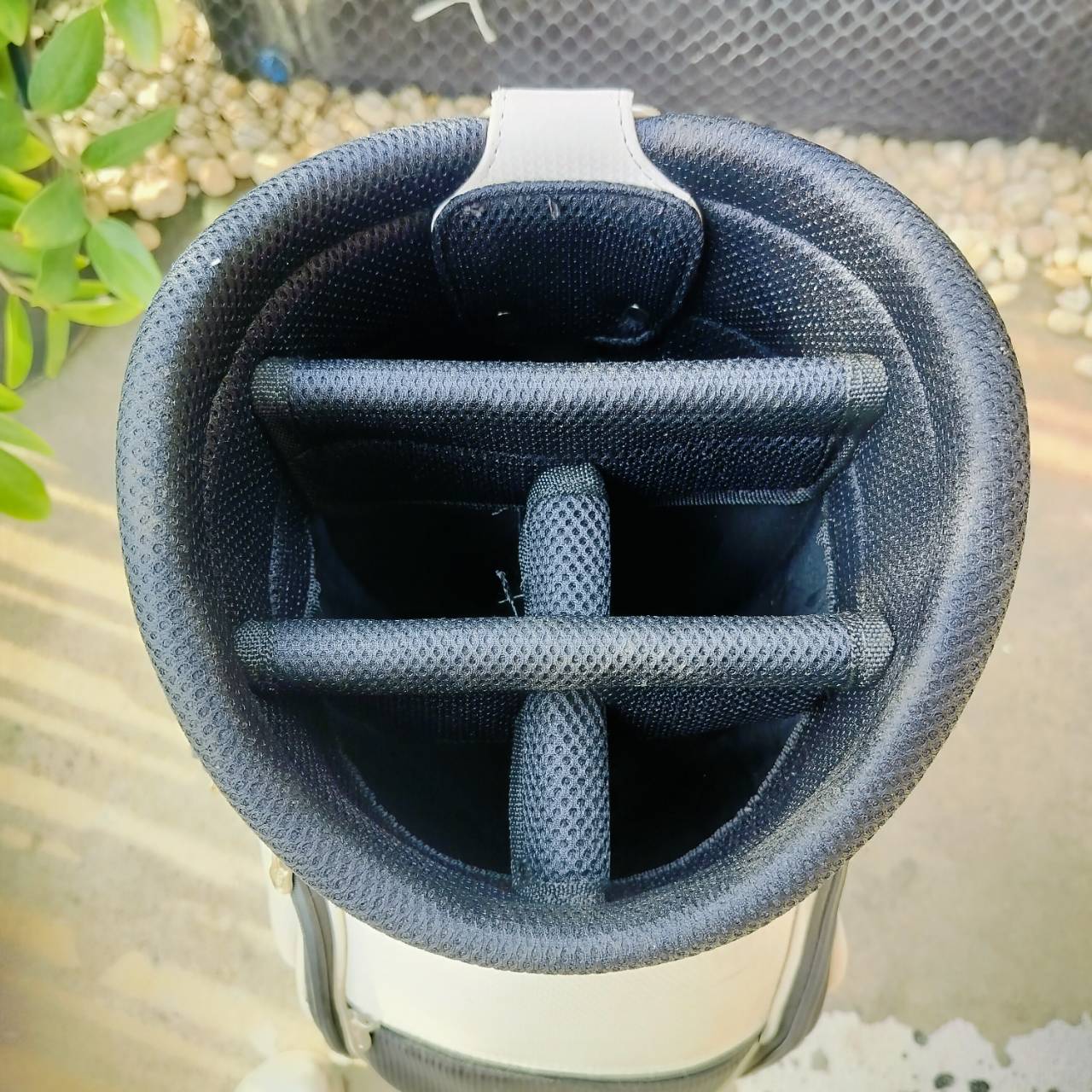 ถุงกอล์ฟ SRIXON TOUR ลายเท่มากๆค่ะ สภาพเดิมๆ ที่ COVER มีลอยดำๆ นอกนั้นสวยมากๆค่ะ น่าใช้มาก ถุงกอล์ฟพรีเมี่ยมมือสอง ของแท้ By NakaraLuxuriious