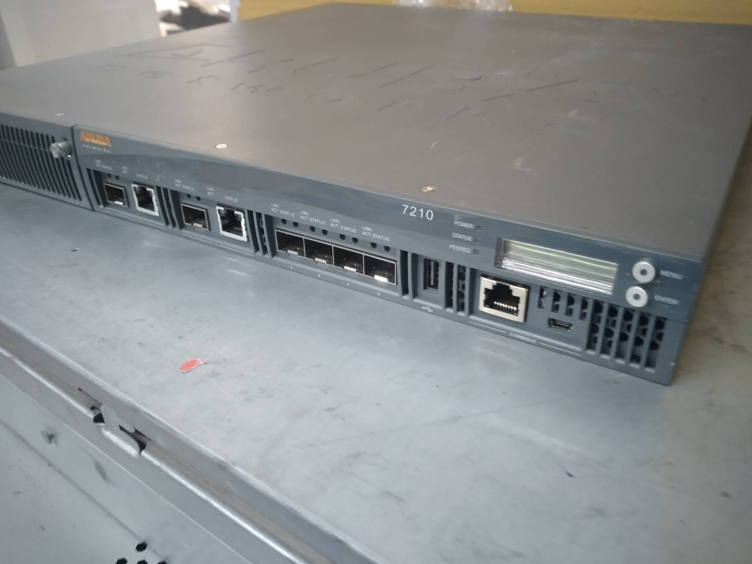HPE JW743A Aruba 7210 4p 10GBase-X (SFP+) 2p Dual Pers Controller (RW) + PSU