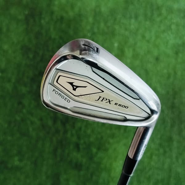 เหล็ก 7 MIZUNO E600 FORGED เหล็ก FORGED JAPAN แท้ๆ นุ่มมากๆ และยังมี CAVITY ที่ลึกมากๆ ชดเชยสูง เป็นเหล็กที่ตีทั้งนุ่มและง่ายมากๆ ไม้กอล์ฟพรีเมี่ยมมือสอง ของแท้ By NakaraLuxurious