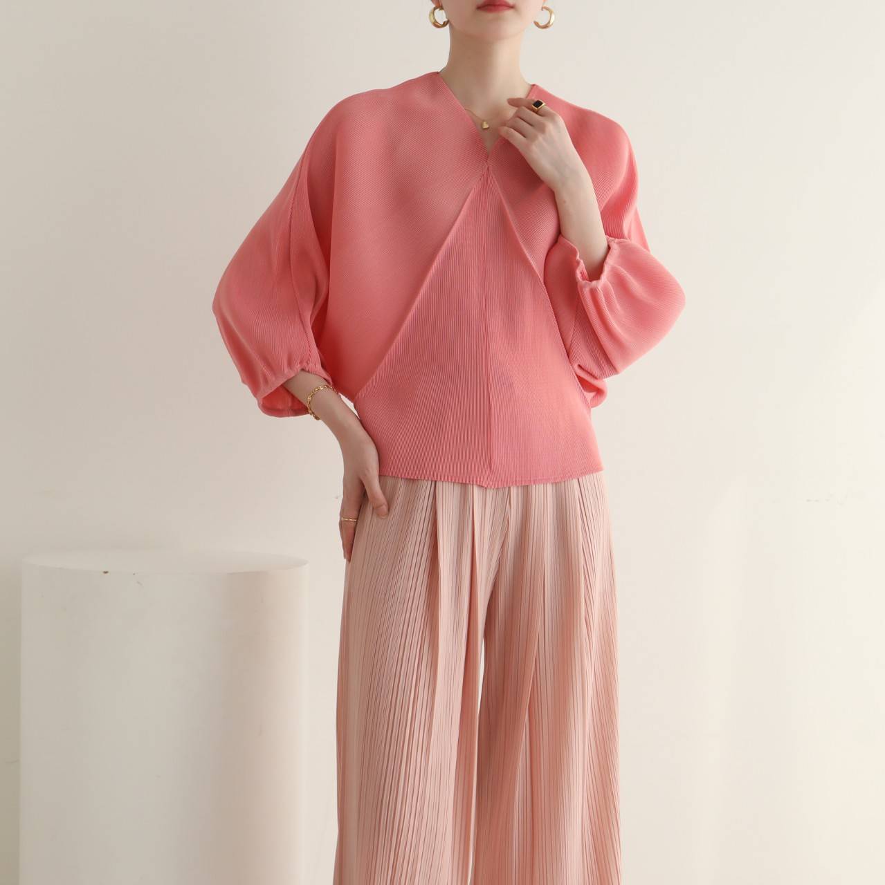 2MUAY รุ่น GJO3075 เสื้อผู้หญิง เสื้อพลีทคุณภาพ สีดำ BATSLEEVE BOW TIE PLEAT TOP FREE SIZE