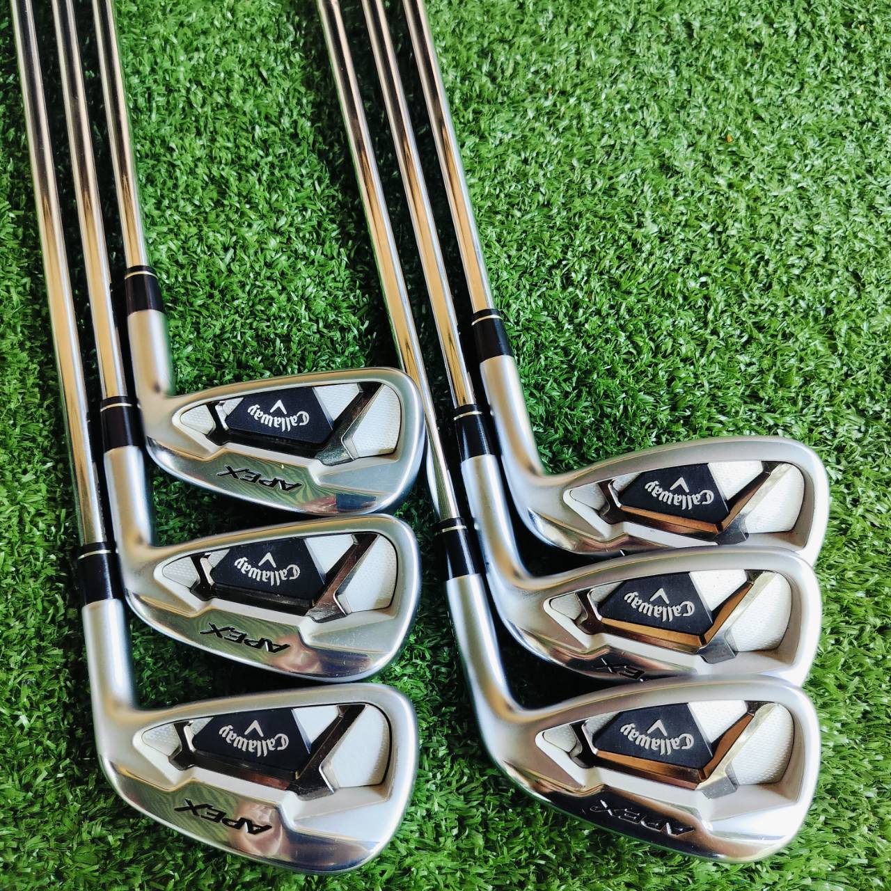 ชุดเหล็ก Callaway APEX 21 FORGED เหล็ก FORGED สุดพรีเมี่ยมขั้นเทพ เหมาะกับนักกอล์ฟ ในทุกระดับฝีมือที่ต้องการเพิ่มระยะเหล็ก ด้วย Flash Face Cup ออกแบบโดย AI สุดยอดดีไซน์ซับซ้อนและแตกต่างกัน ในเหล็กแต่ละเบอร์ ไม้กอล์ฟพรีเมี่ยมมือสอง ของแท้ By NakaraLuxuriou