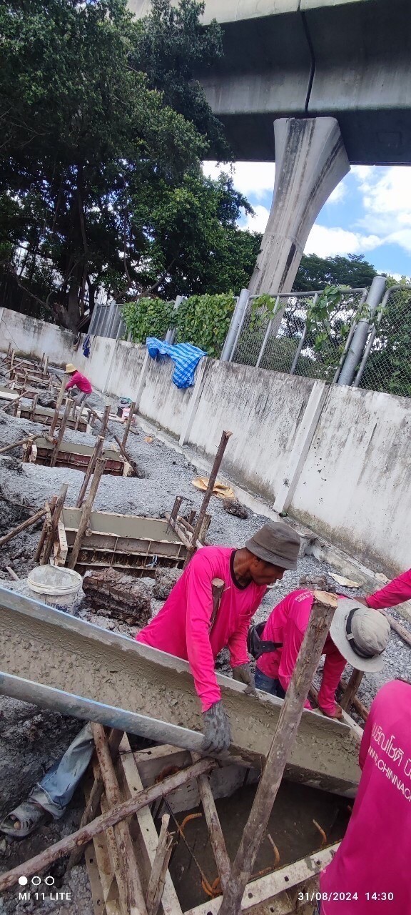 ลานที่จอดรถ อาจารย์หมอ ร.พ.ศิริราช