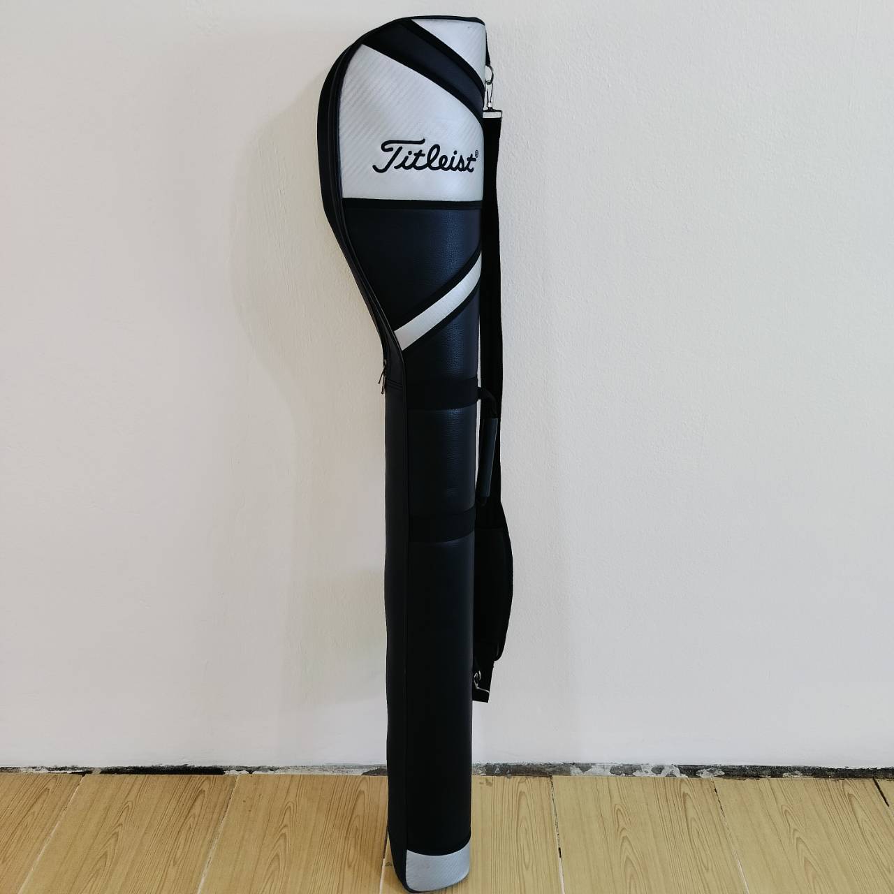 ถุงกอล์ฟ HALFSET TITLEIST มือสอง สภาพสวยเดิมพร้อมใช้ ใช้สำหรับไปซ้อมไดร์ฟ หรือ แบ่งไม้เดินทางต่างประเทศ