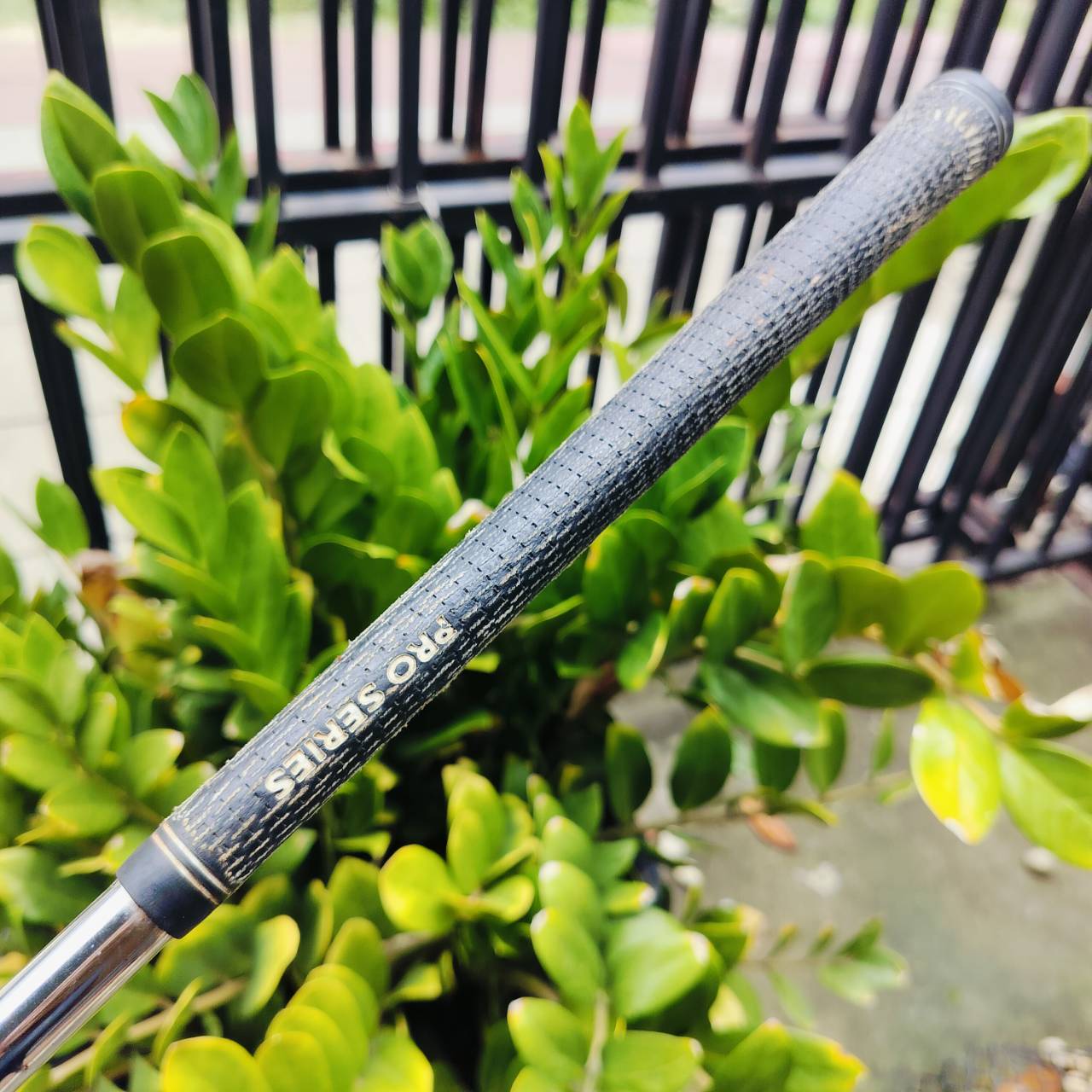 ชุดเหล็ก Callaway X-18 PROSERIES สภาพสวยเดิม ก้านผ่านแฉกสวยจัด สติ๊กเกอร์อยู่ครบ กริพเดิมแท้ทั้งหมด PRO SERIES ขนาดเล็กลงมา แต่ดูแล้วรู้สึกพอดี ตีง่ายเหมือนเดิม แต่ไม่ใหญ่เทอะทะ ตีสนุกขึ้น มันส์ขึ้น ไม้กอล์ฟพรีเมี่ยมมือสอง ของแท้ By NakaraLuxurious