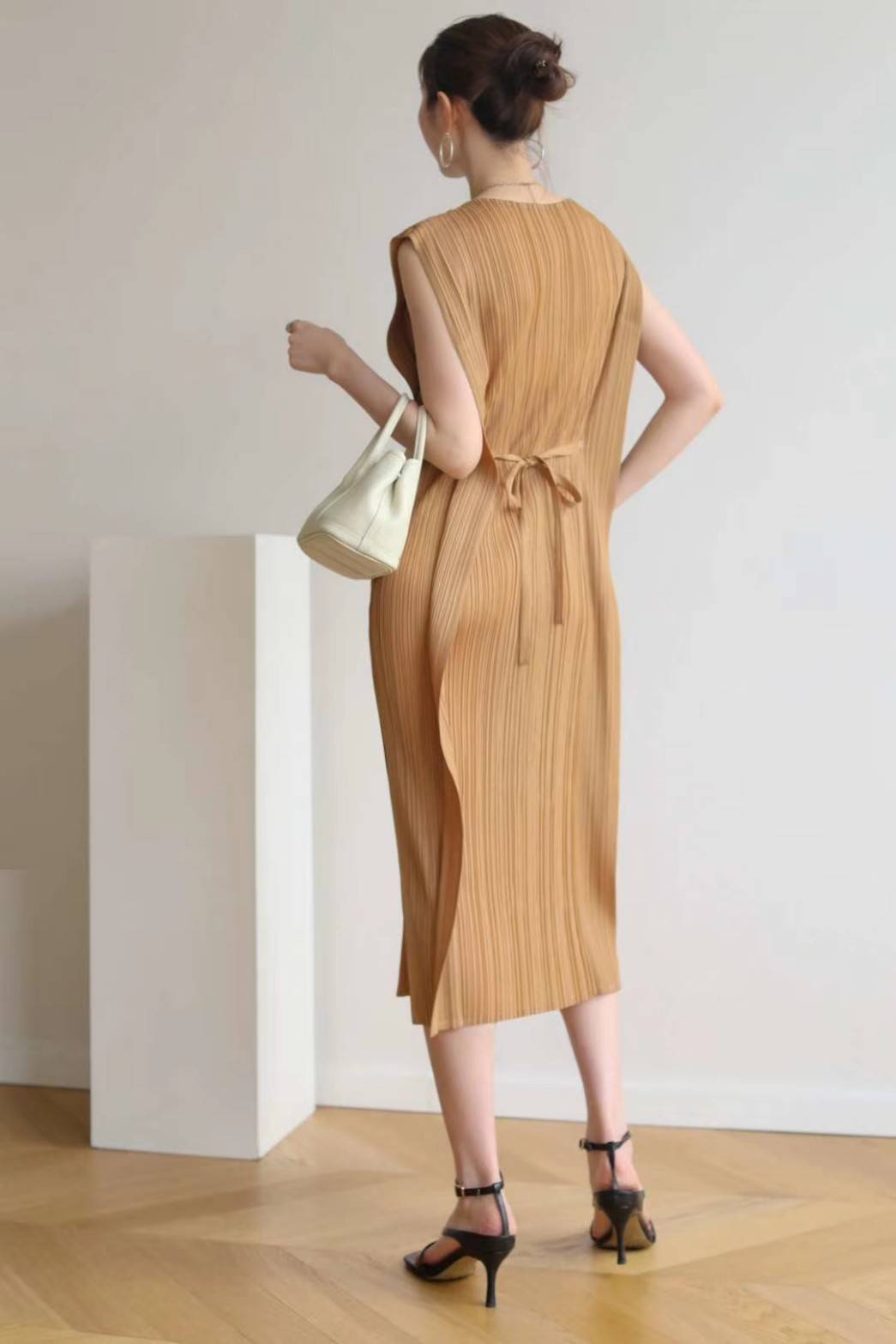 2MUAY รุ่น GJO7655 SIMPLE BOW TIE PLEATED DRESS เดรสผู้หญิง เดรสพลีทคุณภาพ 15สี FREE SIZE