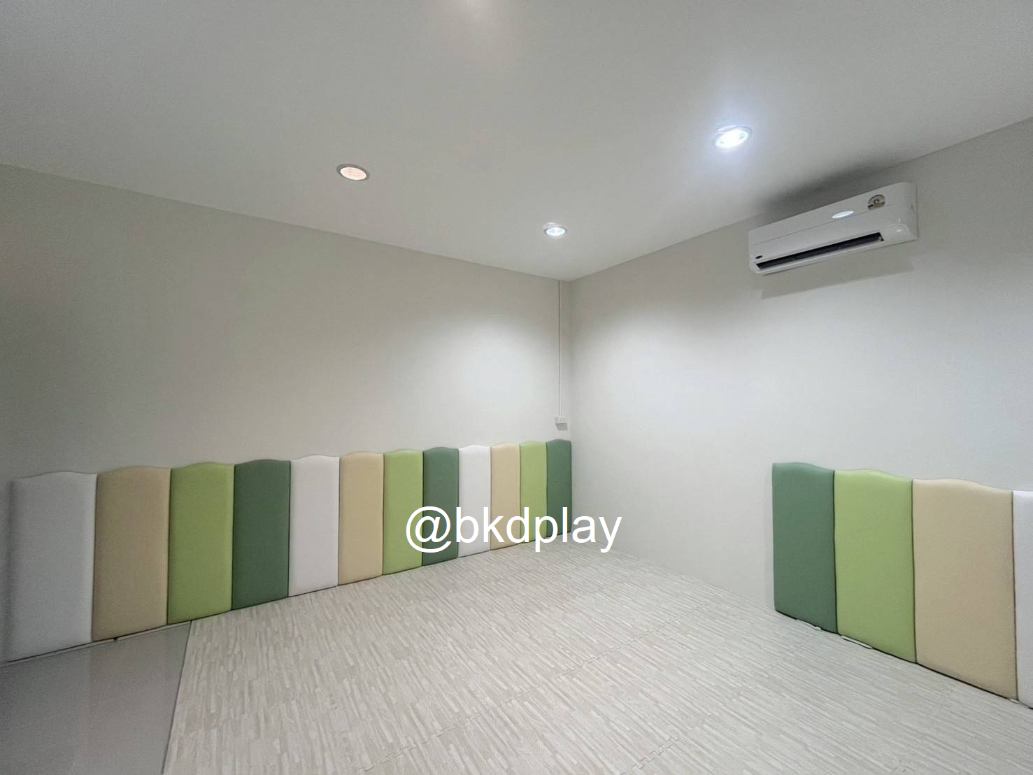 รับทำผนังกันกระแทก บุผนังห้อง หุ้มเสากันกระแทก บุหุ้มหนัง สั่งทำตามขนาดและสี